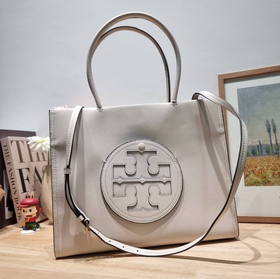 TORY BURCH ECO ELLA TOTE BAG / TORY TOTE BAG พร้อมส่ง 3 สี กระเป๋าสะพายทรงโท้ท ขนาดกำลังสวย จุของได้เต็มที่ รูปทรงคลาสสิคชวนใช้ โดดเด่นด้วย patch โลโก้ คอลเลคชั่นน้องใหม่ ส่งมาให้สาวๆได้ใจฟูอีกหนึ่งไอเท็ม