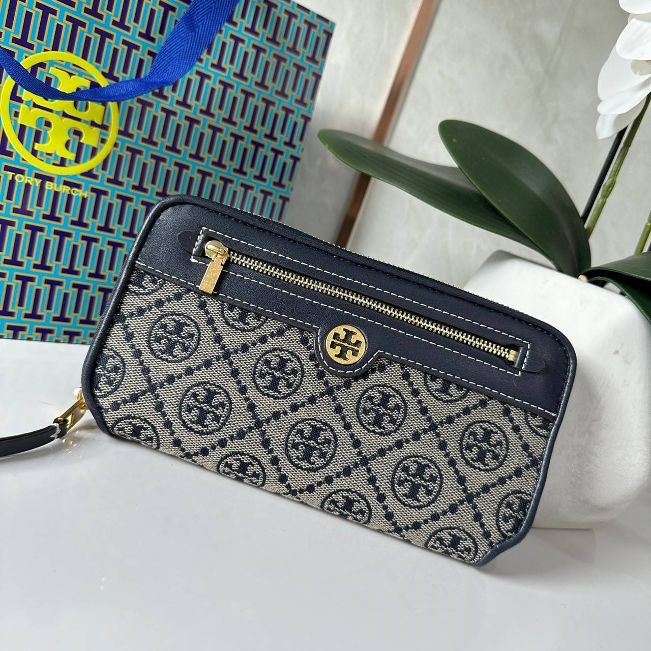 TORY BURCH T MONOGRAM JACQUARD ZIP CONTINENTAL WALLET 79383 กระเป๋าสตางค์ผ้าแคนวาสลายโมโนแกรมตัว T