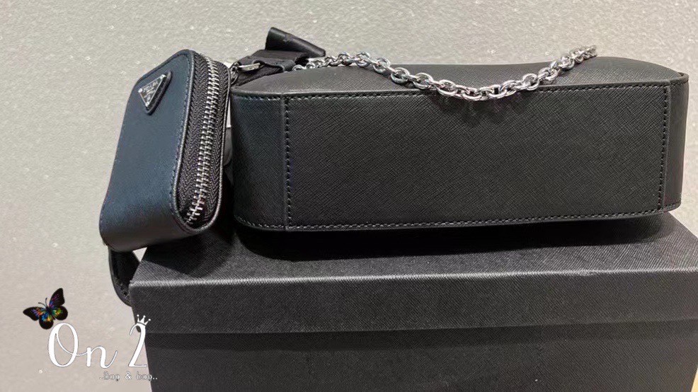 Prada Re-Edition 2005 Saffiano leather bag / PRADA COLLECTION SS22 🔥 HOTS ITEM มาเเรงสุดตอนนี้ น่ารักมากๆ สีพาสเทล สีสายฝอ มาแบบจัดเต็มมาก ถือเกร๋ๆคาเฟ่ต้องลงเเล้วล่ะเเม่ หรูหราเลยค่า ปังสุดดด