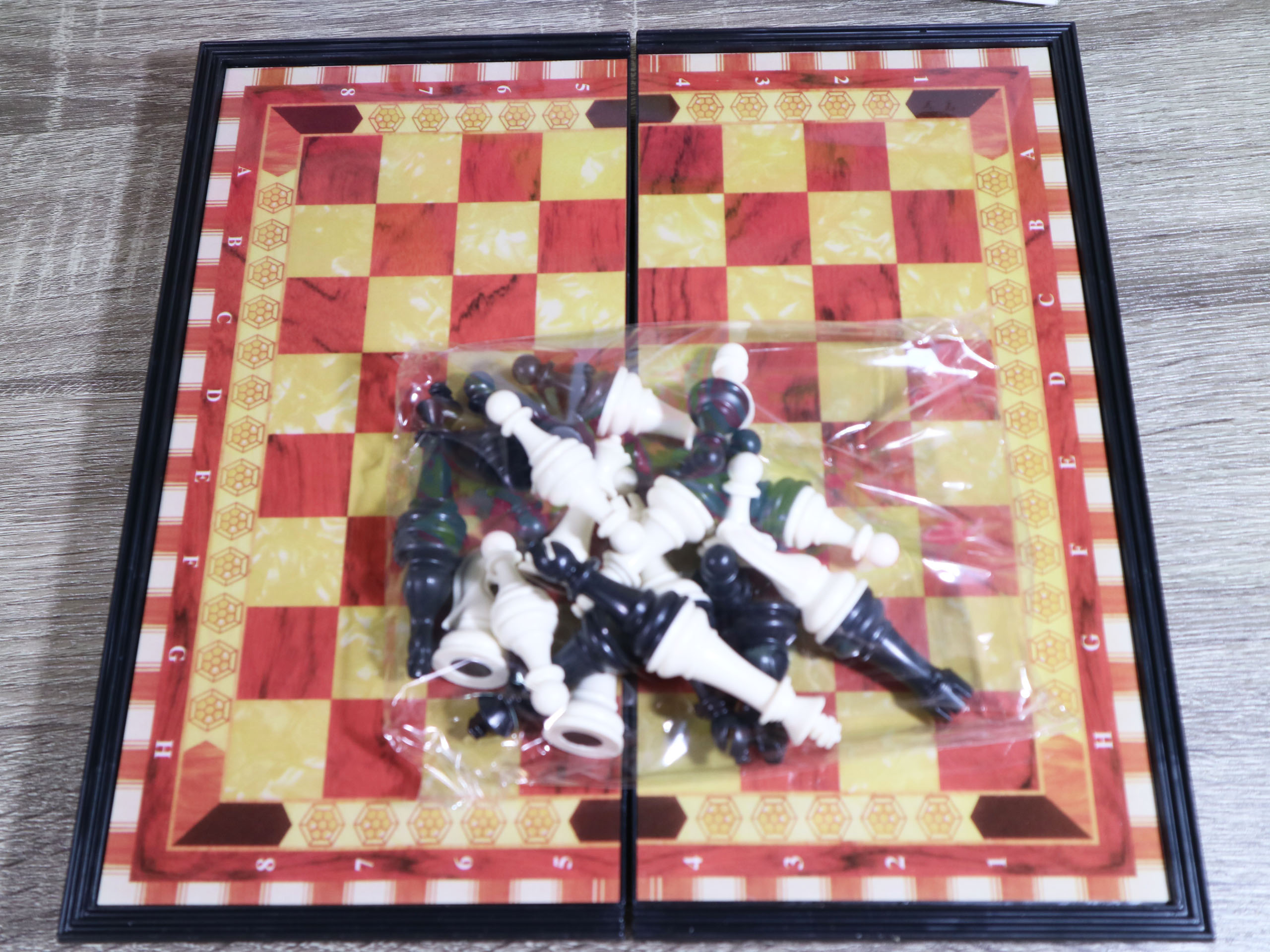 หมากรุกสากลแม่เหล็ก (ขนาด 24 x 24.5 x 2 cm.)