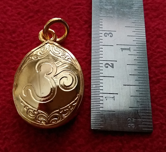 สินค้าหมดค่ะ ล็อกเก็ตพระพิฆเนศปางหริทราคณปติ(ปางรวยเสน่ห์-รวยทรัพย์)พื้นสีชมพูหลังโอมเลี่ยมทองไมครอนพร้อมใบคาถาค่ะ