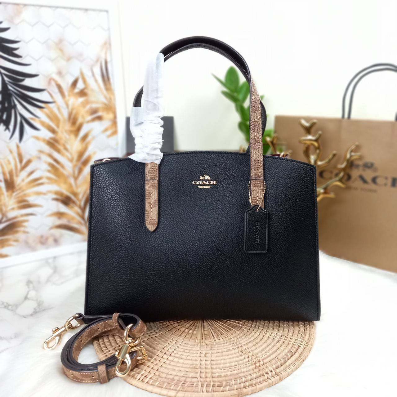 COACH CHARLIE CARRYALL IN SIGNATURE CANVAS (31210) ðšāđāļĢāļĩāļĒāļāļŦāļĢāļđ āļāļĨāļēāļŠāļŠāļīāļ//āļāļĢāļ°āđāļāđāļēāļāļ·āļ āļāļĢāļ°āđāļāđāļēāļŠāļ°āļāļēāļĒ āļāļĢāļ TOTE āļŠāļļāļāļŦāļĢāļđāļŦāļĢāļē āļāļĩāđāļāļāđāđāļāđ āđāļĄāđāļāļģāđāļ// āļ§āļąāļŠāļāļļāđāļāļāļ§āļēāļŠ āļāļŠāļĄāļŦāļāļąāļāđāļāđāļāļļāļāļ āļēāļāđāļĒāļĩāđāļĒāļĄ āļĢāļđāļāļāļĢāļāđāļāļāđāļāđāļ āļĨāļēāļĒ SIGNATURE āļŠāļ§āļĒāļĄāļēāļ// āļāđāļēāļāđāļāļĄāļĩ 2 āļāđāļāļāđāļĨāđāļāļāļ§āđāļēāļ āđāļĨāļ°āļāļĩāļ 1 āļāđāļāļāļāļīāļāļ