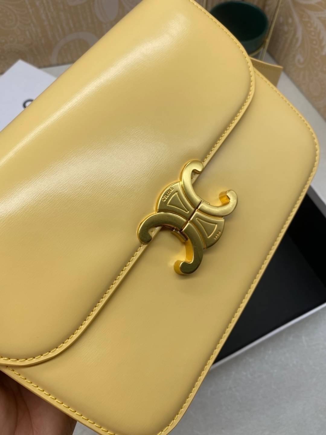 MEDIUM 22cm : CELINE CLASSIQUE TRIOMPHE BAG IN SHINY CALFSKIN / Celine Triomphe Bag / Celine Bag พร้อมส่ง 10 สี เกรดออริ 1:1 กระเป๋าแบรนด์หรูที่ควรมีแห่งปี