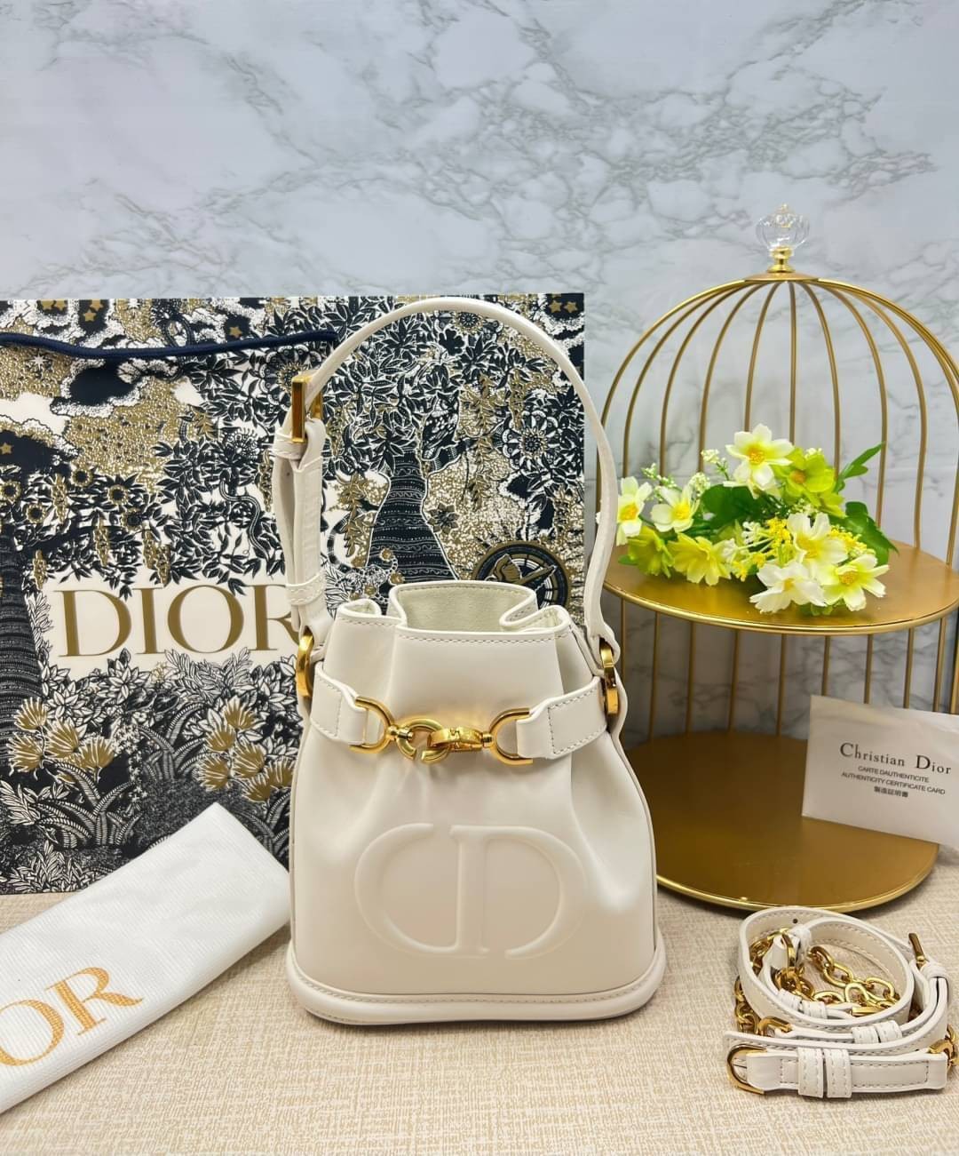 DIOR SMALL C'EST 17 cm / Dior bucket bag รุ่นใหม่สวยหรู ดูแพงมากค่ะ กระเป๋าสะพายบัคเก็ต รูปทรงคลาสสิค ใช้งานง่ายภายในโล่งกว้างมาก สวยมาก ควรมีค่า