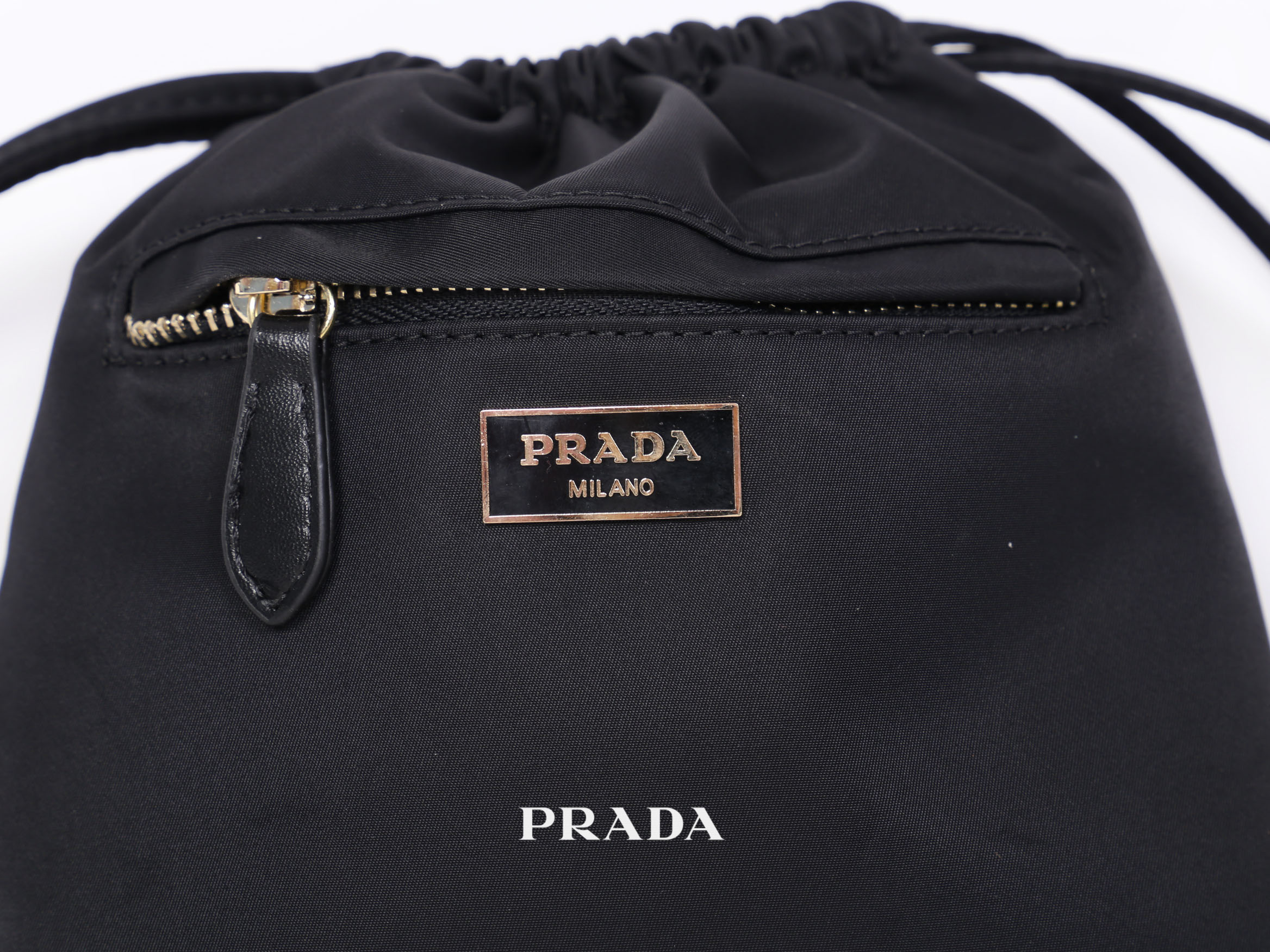 PRADA Drawstring Bag / PRADA BUCKET BAG กระเป๋าอเนกประสงค์ ทรงหูรูด ผ้าไนล่อนเต็มใบ กระเป๋าถือหรือคล้องแขน