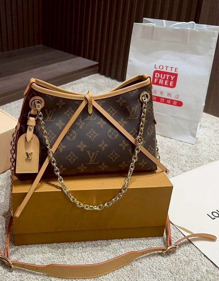 LV CarryAll BB bag กระเป๋าสะพายแครี่ออล ไซส์ใหม่ ดีไซส์ใหม่สุดไอคอนิกปรับโฉมใหม่ประจำฤดูกาลในดีไซน์สุดชิค ตกแต่งสายโซ่สีทองงดงามด้วย Monogram Flower