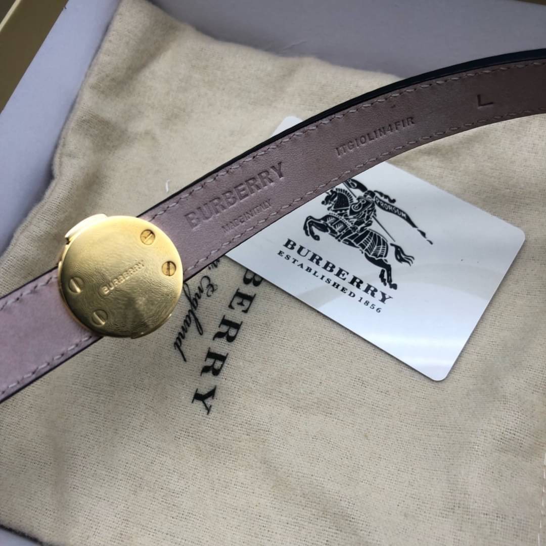 BURBERRY BELT LEATER 2cm เข็มขัดเบอร์เบอรี่ เกรดออริจินอลหนังแท้ ใช้งานง่าย ได้ทั้งชายหญิง เป็น everyday look ได้เลยค่ะ ภาพสินค้าถ่ายจากงานขายจริง ใช้งานต่างประเทศได้