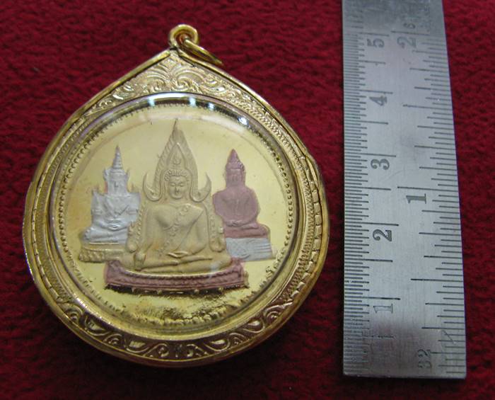 สินค้าหมดค่ะ ล็อกเก็ตเหรียญเสด็จพ่อร.5 หลังพระแก้วมรกต พระพุทธชินราช พระพุทธโสธร เนื้อสามกษัตริย์เลี่ยมทองไมครอนพร้อมใบคาถาค่ะ