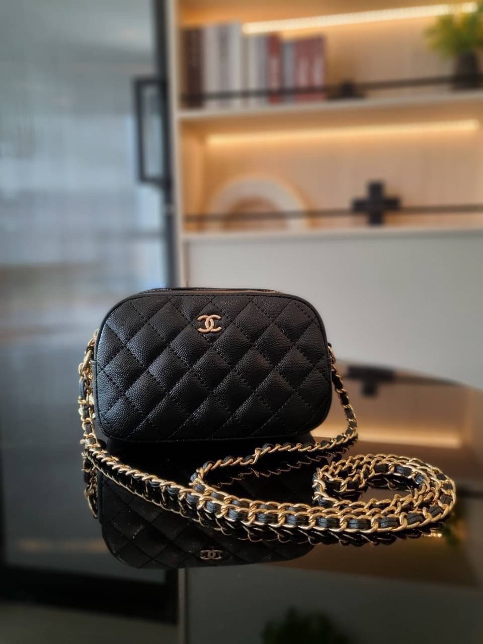 Chanel Camera Bag / CHANEL VIP CROSSBODY CHAIN BAG กระเป๋าทรงสะพายข้าง ที่กำลังมาแรงมาในตอนนี้ ตัวกระเป๋าเป็นกระเป๋าสตางค์หนังพียูพรีเมี่ยมลายคาเวียร์ อะไหล่ทองทั้งใบ