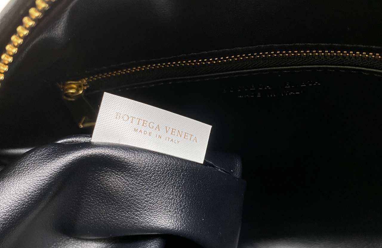 BOTTEGA Large Hop Shoulder Bag 48cm / BOTTEGA Hobo Bag กระเป๋าสะพายไหล่ใบใหญ่ จุของได้เยอะมาก ดีไซส์สานเป็นเอกลักษณ์สวยงาม