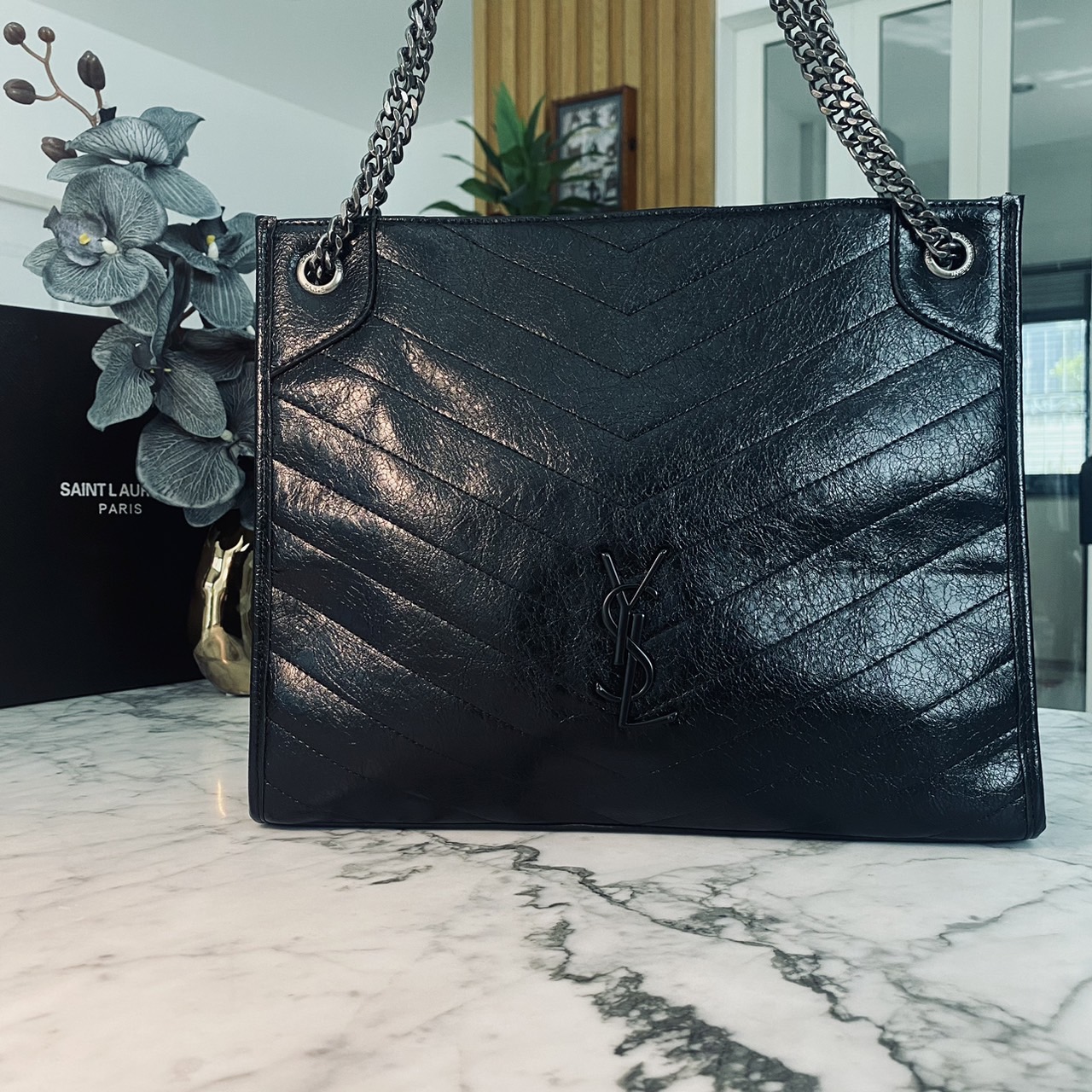 YSL Shopper Niki Tote Bag กระเป๋าสะพายทรงโท้ทใบใหญ่กำลังสวย หรูหราขั้นสุด เสิร์ฟมาให้สวยทันใช้ปีใหม่แน่นอน ใบจริงดูแพงเกินคุ้ม -- [รับตัวแทนกระเป๋า]