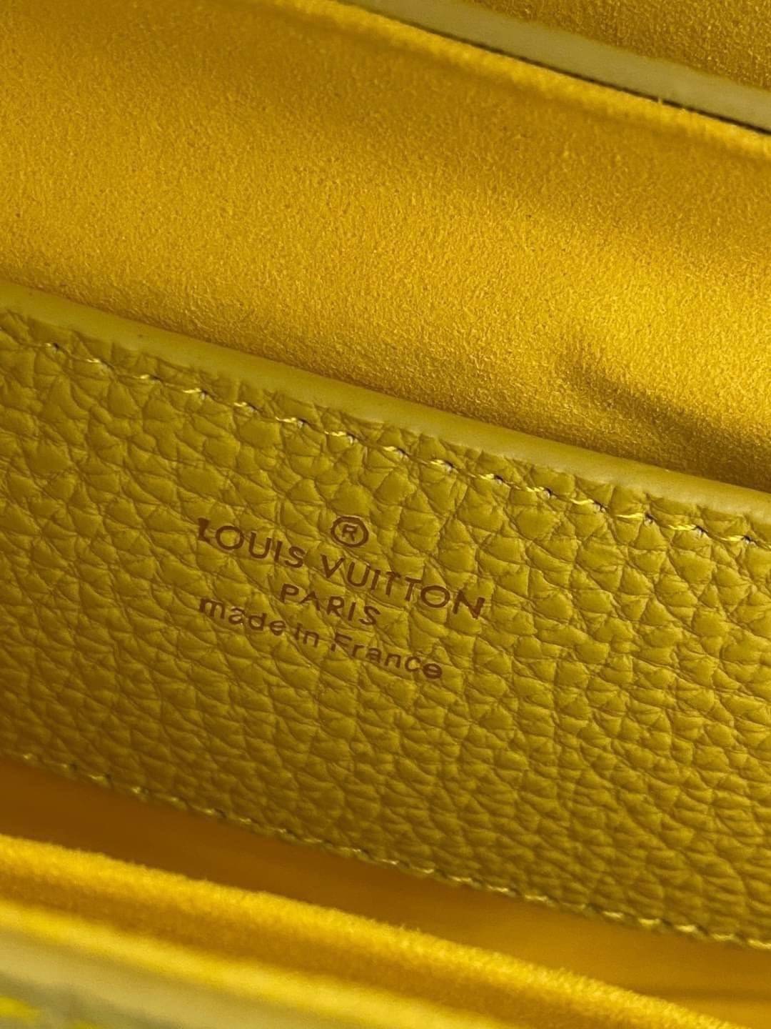 หนังแท้ LOUIS VUITTON Scrunchie Twist Bag พร้อมส่งที่ไทย เกรดออรินอลงานหนังแท้ทั้งใบ ภาพสินค้าถ่ายจากงานขายจริง ใช้งานต่างประเทศได้