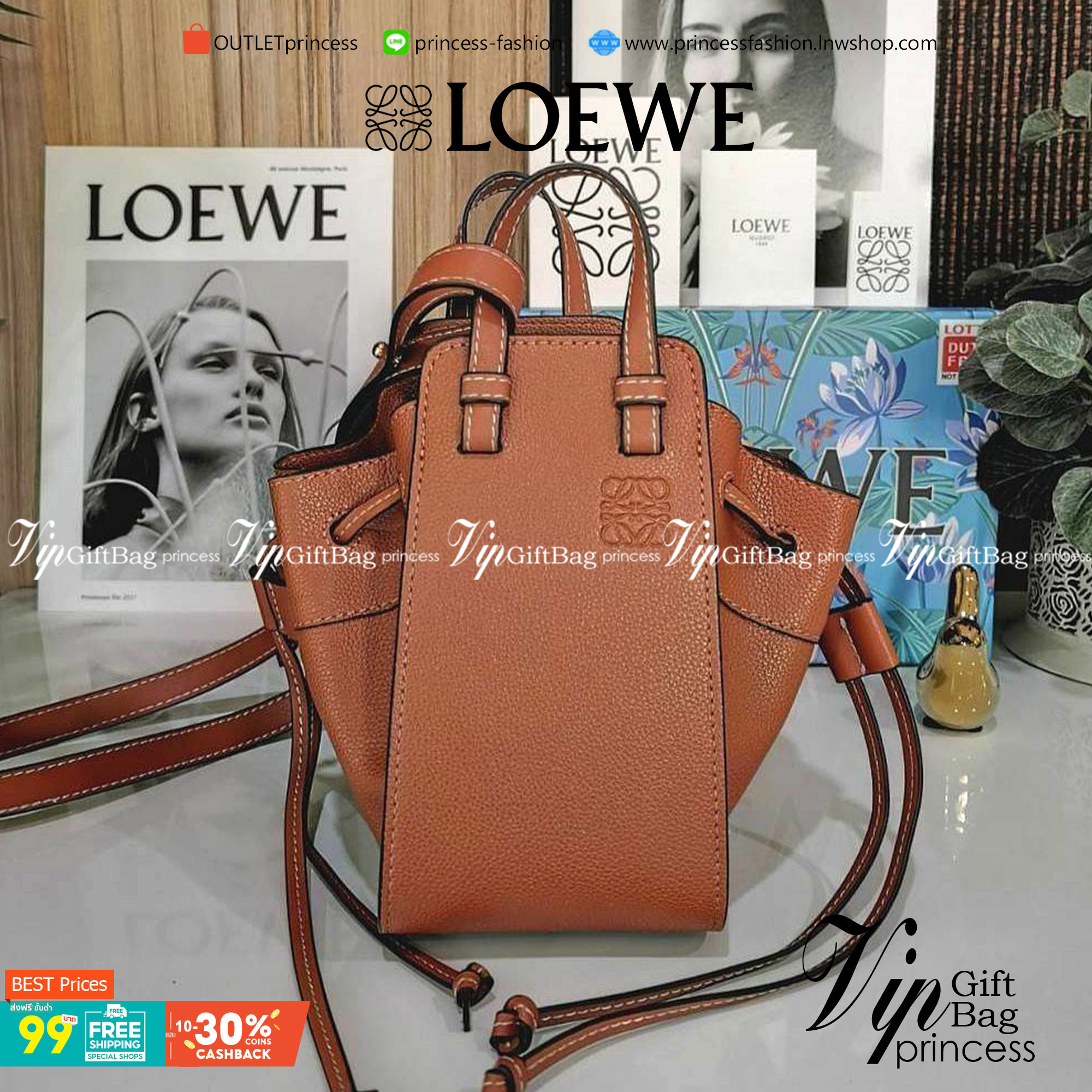 LOEWE HANDLE & SHOULDER BAG GIFT WITH PURCHASE (GWP) กระเป๋าถือหรือสะพายหนังแท้พรีเมี่ยมกิ๊ฟ Limited จาก LOEWE PERFUME DUTYFREE รุ่น Rare items สุดๆวัสดุหนังแท้ Calfskin หนังสวยดีไซน์คงเอกลักษณ์แบรนด์ สามารถปรับใช้ได้หลายทรงด้านข้างมีหูรูดปรับขยายทรงได้ภา