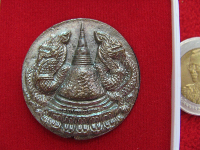 เหรียญล้อแม็ก หลวงพ่อชนะมาร รุ่นสร้างโบสถ์ วัดเจดีย์หอย จ.ปทุมธานี กล่องเดิม พร้อมใบคาถาค่ะ