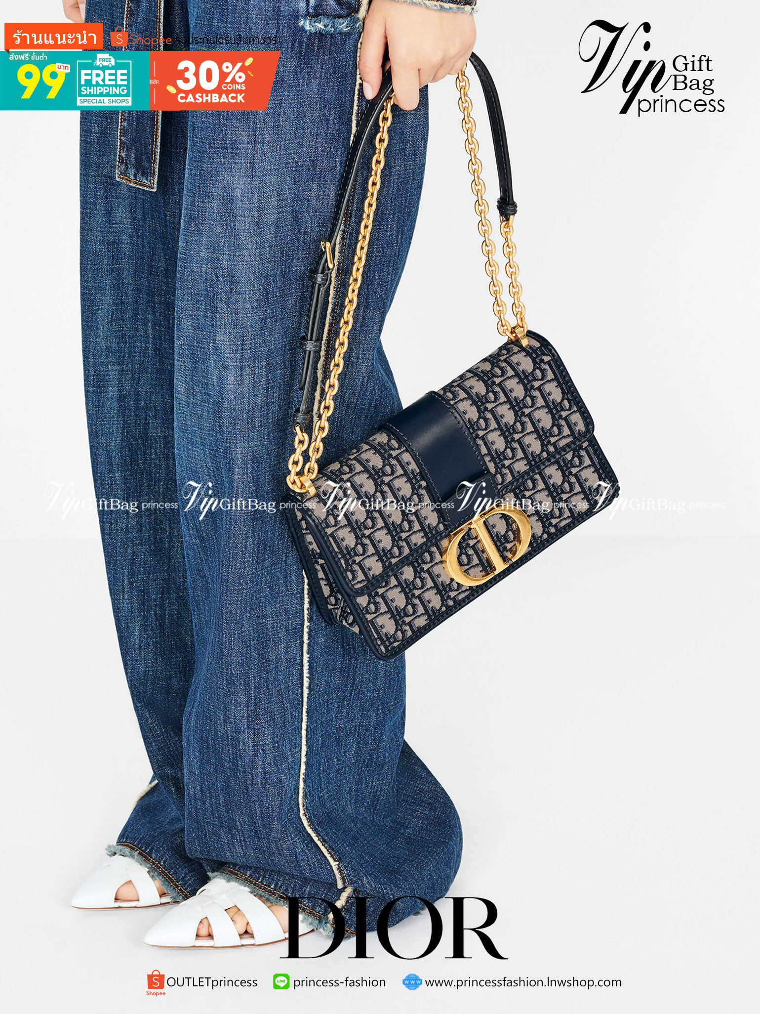 หนังแท้ DIOR Montaigne Denim Bag Blue Dior Jacquard กระเป๋าสะพายทรงกล่องเปิดหน้า งานหนังแท้และเดนิมแจ็กการ์ดอย่างดี แต่งอะไหล่CD ด้านหน้า มาพร้อมสายสะพายสามารถปรับระดับได้ ทรงสี่เหลี่ยมหนังเรียบสวยหรูอยู่ทรง ภายในโล่งมีโลโก้สามารถใส่มือถือของใช้จุกจิกได้ 