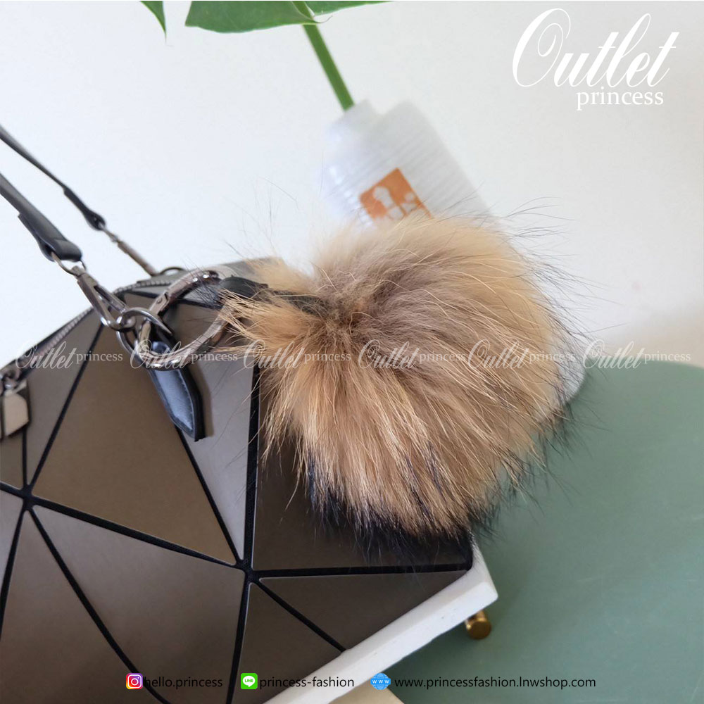 กระเป๋าถือ/สะพาย ทรงสวย เหมือนซื้อ1ได้4 โอ้ย 🤩🤩 คุ้มสุดๆไปเลยค่า เพราะตัวกระเป๋าปรับได้ถึง4 แบบตามการใช้งานเลยน๊าแถมตัวกระเป๋าน้ำหนักเบาอีกด้วย ✨✨✨ สายสะพายถอดได้แถมสายยาวให้อีก 1 เส้น กระเป๋าทรงสุดฮิตจากแบรนด์ David J