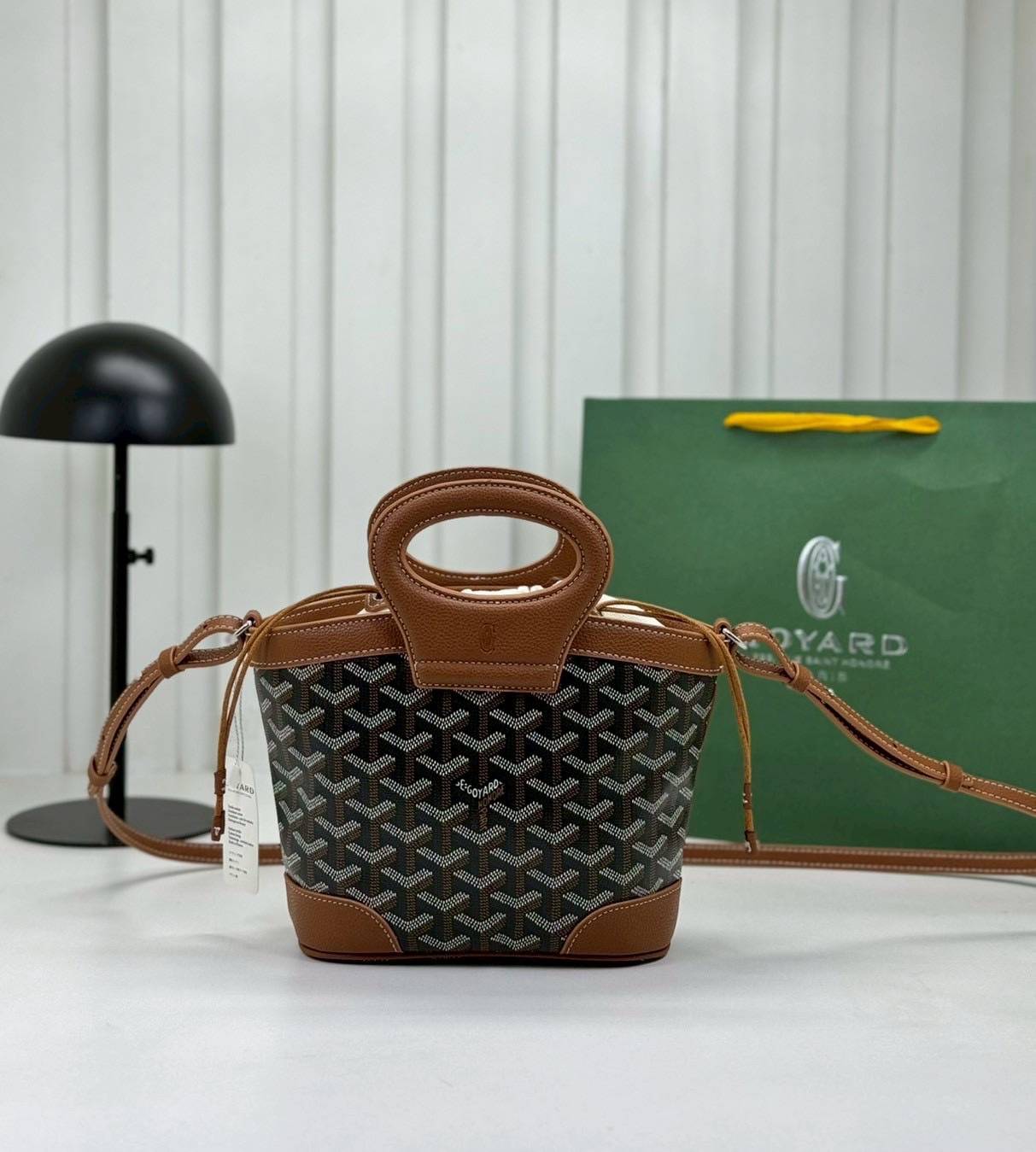 ORI หนังแท้ | Goyard Beluga Mini Bag กระเป๋าสะพายทรงบัคเก็ต พร้อมหูจับในตัว สะดวกใช้งาน ด้านในเป็นผ้าดีไซน์ผูก เพิ่มความน่ารักน่าใช้ สวยมากค่ะ