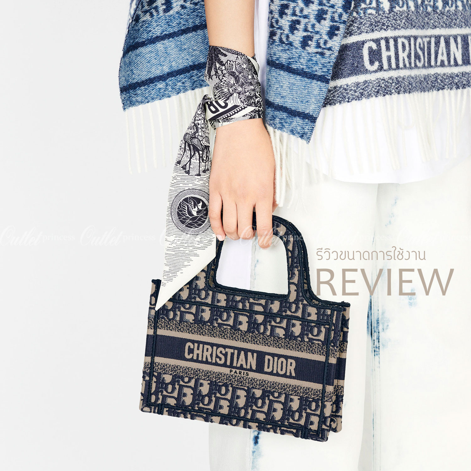 CHRISTIAN DIOR MINI BOOK TOTE กระเป๋าถือทรง Shopping ไซส์มินิ สวยคลาสสิค พกพาสะดวก ใช้งานง่ายสุดๆ วัสดุงานทอละเอียดคุณภาพดี ภายในเป็นช่องโล่ง ใบจริงงานสวยเกินเบอร์!! ไม่ผิดหวังจ้า