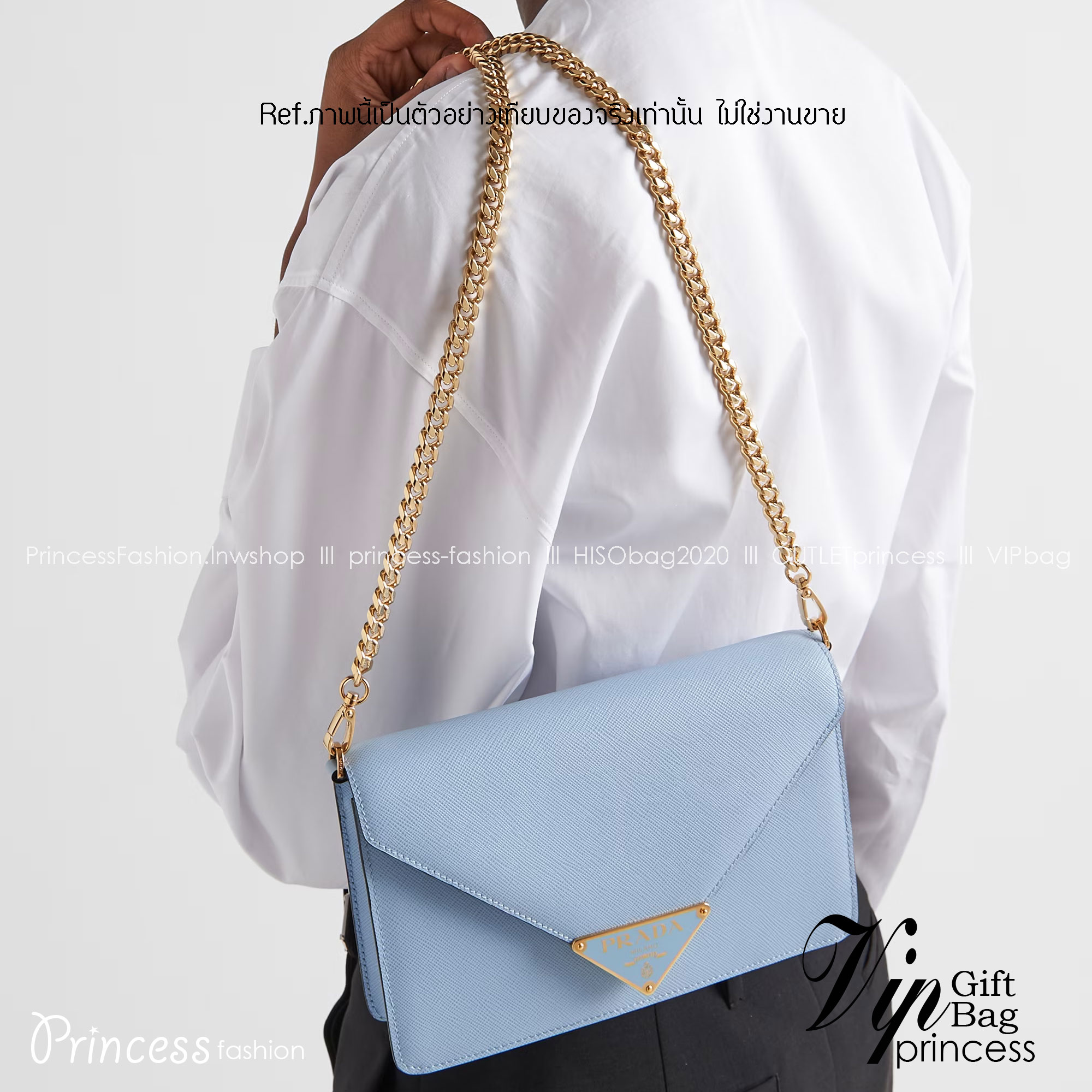 Prada Envelop / Prada Mini Triangle Logo Envelope Flap Crossbody Bag / Prada Saffiano leather shoulder bag ฮอตสุดไม่มีใครเกิน กับกระเป๋าสะพายรุ่นที่สาวๆต้องไม่พลาด!! ดึงดูดและสะกดสายตาด้วยอะไหล่ดีเทลหรู