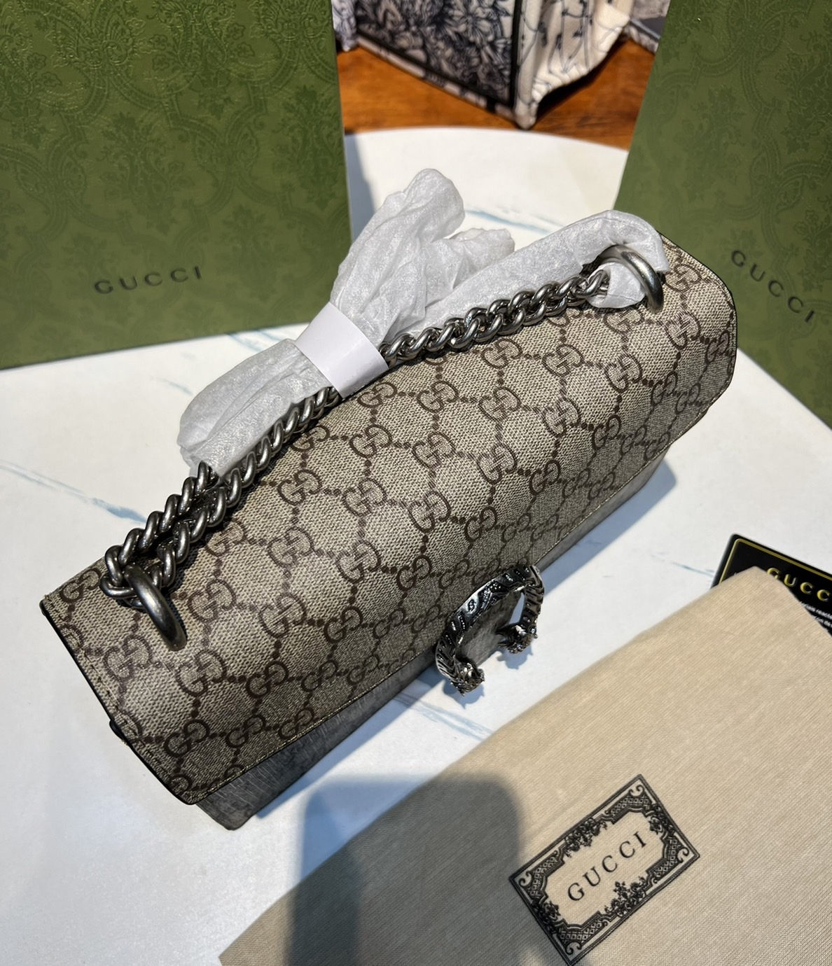 28CM / 11" หนังแท้ GUCCI Dionysus small GG shoulder bag ฮอตไอเท็ม รุ่นนี้ขายดีขายหมด สวยหรู คุณหนู ผู้ดีมาก!! นานๆ มาจะมาน้าา รุ่นหายากค่ะ กระเป๋าสะพายข้าง ดีไซน์อยู่ทรง ขนาดกำลังสะดวกใช้สำหรับสาว วัสดุหนังแท้เต็มใบ ภายในแบ่งสัดส่วนได้เป็นอย่างดี งาน