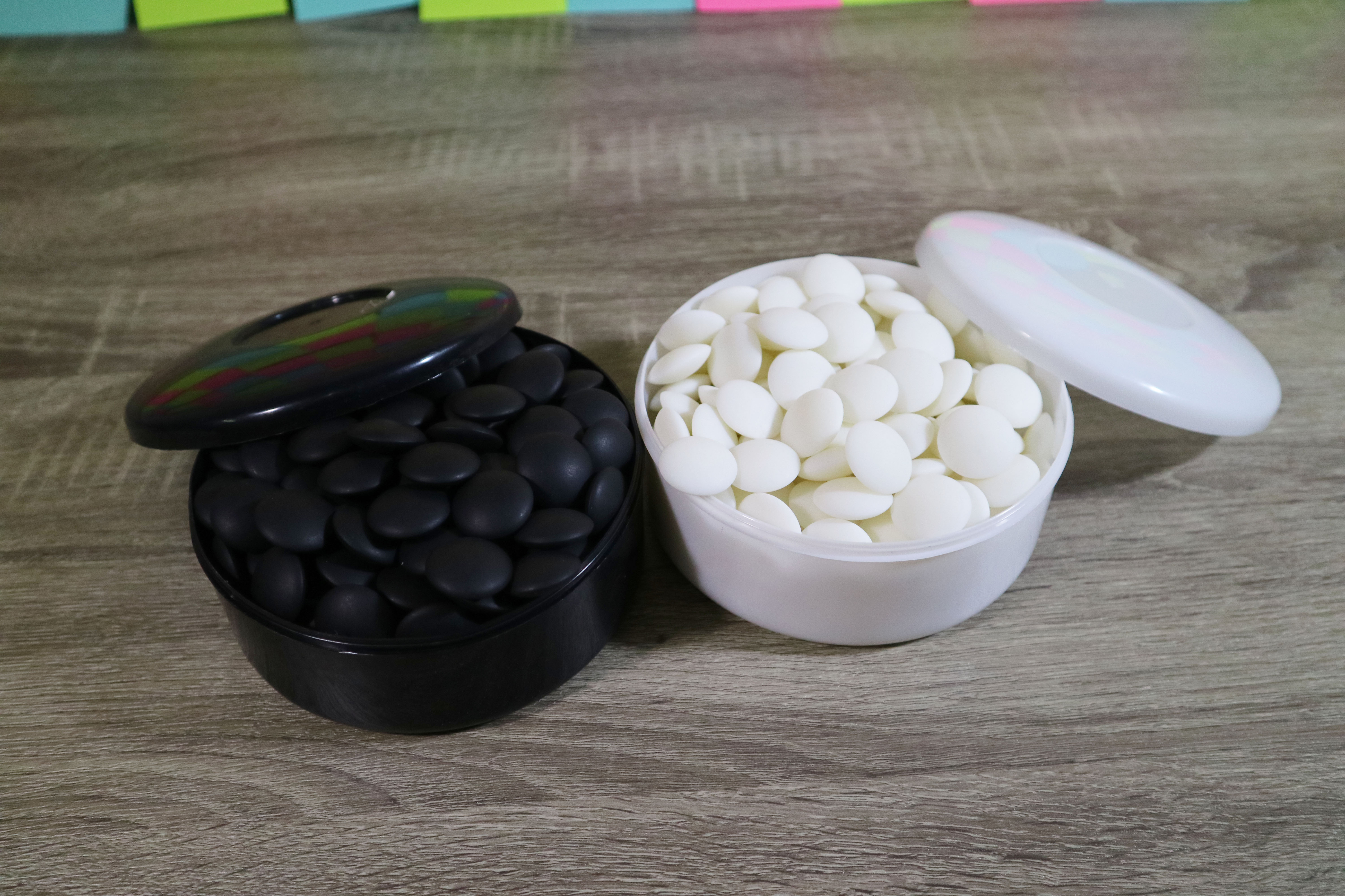 ชุดหมากล้อมกระดานไม้กระดาน19เส้นพร้อมเม็ดหมากล้อมเมลามีนพร้อมโถพลาสติกทรงกลม