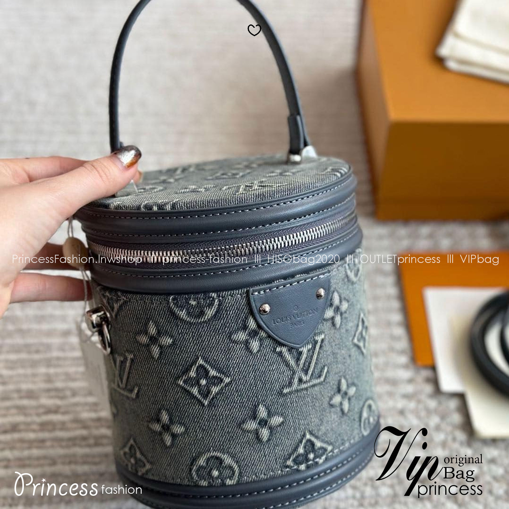LV Cannes Monogram Denim Bag กระเป๋าสะพายทรงถังเดนิมซีดสไตล์วินเทจ ปั้มนูนโลโก้ลายโมโนแกรม ไอเท็มหรูหราย้อนยุค ผสมผสานความทันสมัย ในรูปแบบกระเป๋าทรง cylinder ที่ไม่เหมือนใคร สุดฮอต ตัวแม่ทุกคนต้องมี สวยคลาสสิคมากๆ