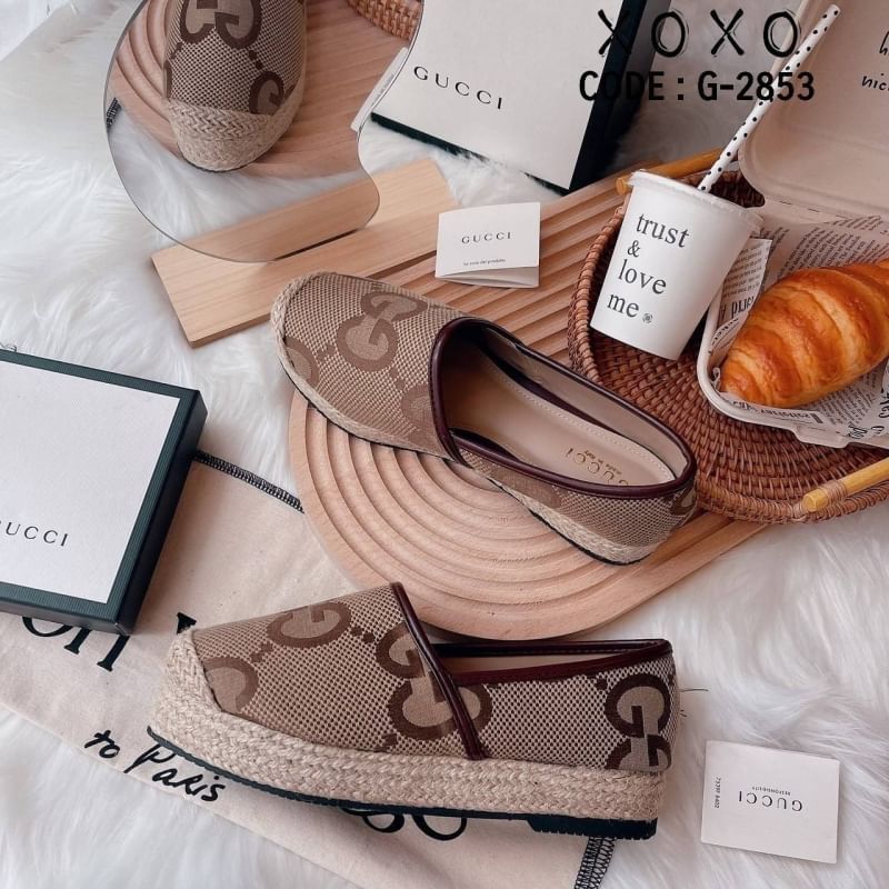 Gucci แบบใหม่ เพิ่งมาค่ะ (ส้นสูง1 นิ้ว) GG jumbo ปอเตัวใหม่ล่าสุดค่ะ ลาย GG ใหญ่ ผ้าทอ เหมือนแท้ ปั้มแบรนด์ หน้ากว้าง ใส่สบาย แมทส์ชุดง่าย น้ำหนักเบา