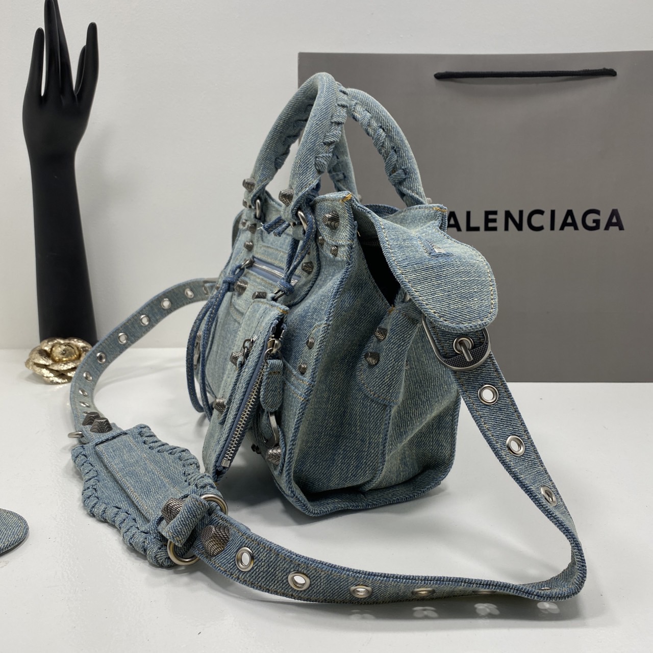 Balenciaga NEO CAGOLE XS HANDBAG DENIM IN BLUE aged-silver hardware กระเป๋าสะพายเดนิม สวยเท่ เกรดออริ 1:1 สลับแท้ ใช้งานต่างประเทศได้