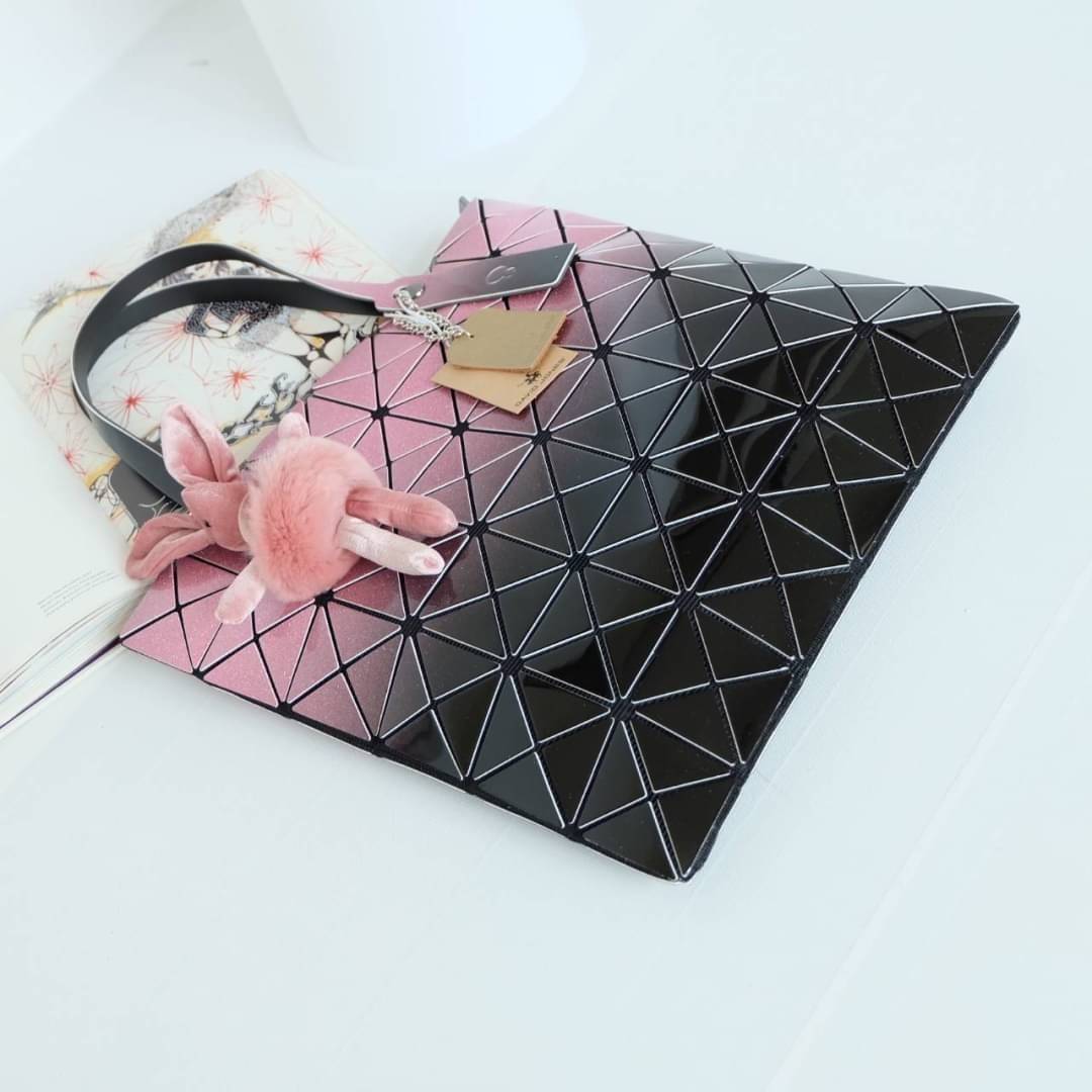 David Jones รุ่น Candy color ใบนี้ มาพร้อมกับน้องกระต่าย สีเข้า set กับกระเป๋าคะ