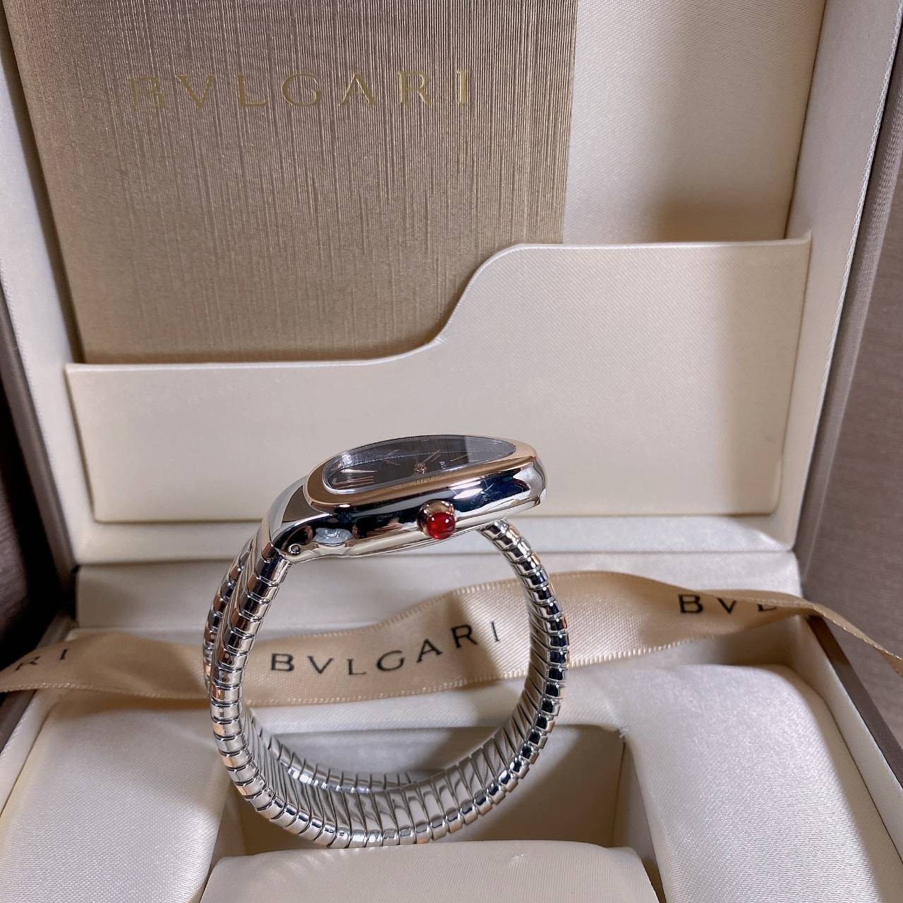 BVLGARI SERPENTI WATCH 24mm 26mm นาฬิกาบุลการี รุ่นหน้าปัดไม่มีเพชร นาฬิกาผู้หญิง ระบบถ่าน Quartz ภาพสินค้าถ่ายจากงานขายจริง