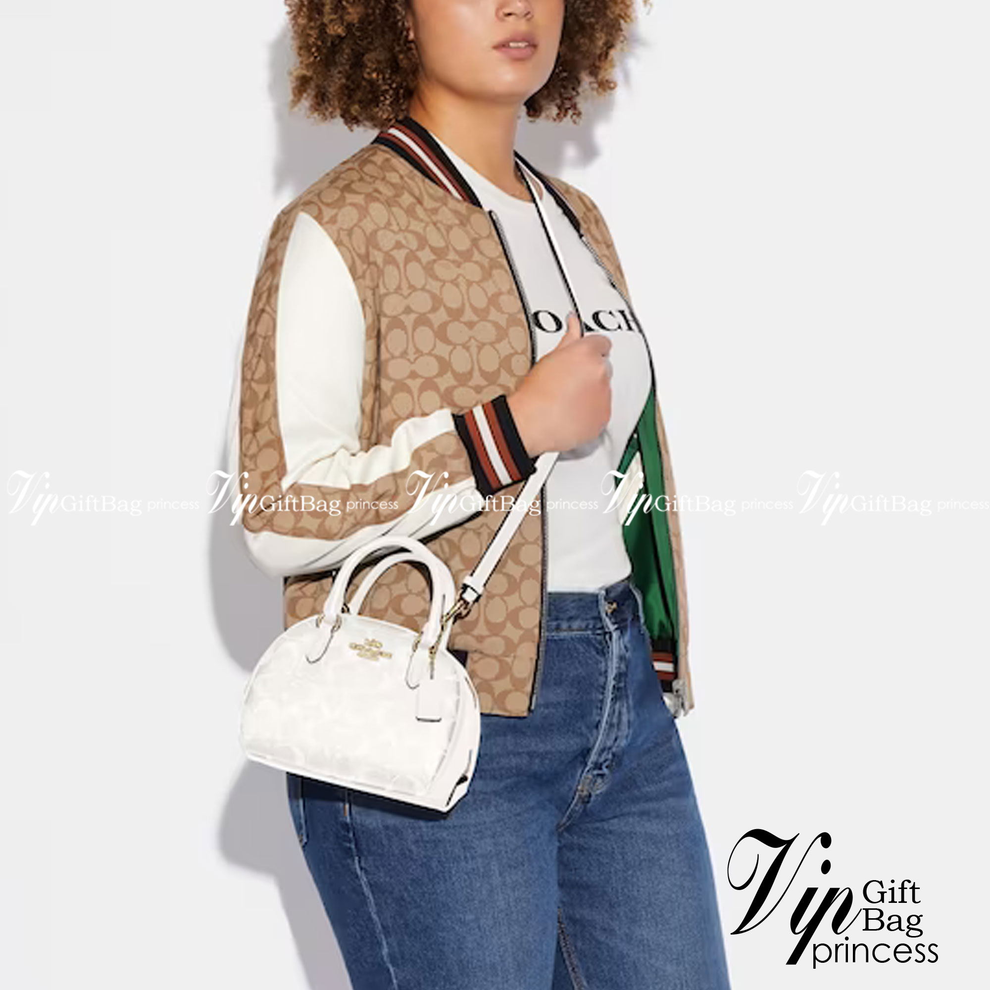 COACH SYDNEY SATCHEL BAG CA202 CA591 CB596 ใหม่ล่าสุด กับคอลที่สาวๆต้องหลงรัก กระเป๋าสะพายทรง satchel ที่มีรูปทรงดึงดูดสายตา สวยแรกเห็น วัสดุหนัง crossgrain พร้อมหูจับในตัว เปิด-ปิดด้วยซิป ภายในโล่งกว้าง ขนาดกำลังดี มีสายครอสให้ ปรับได้ตามชอบ ใบจริงลูกคุณ