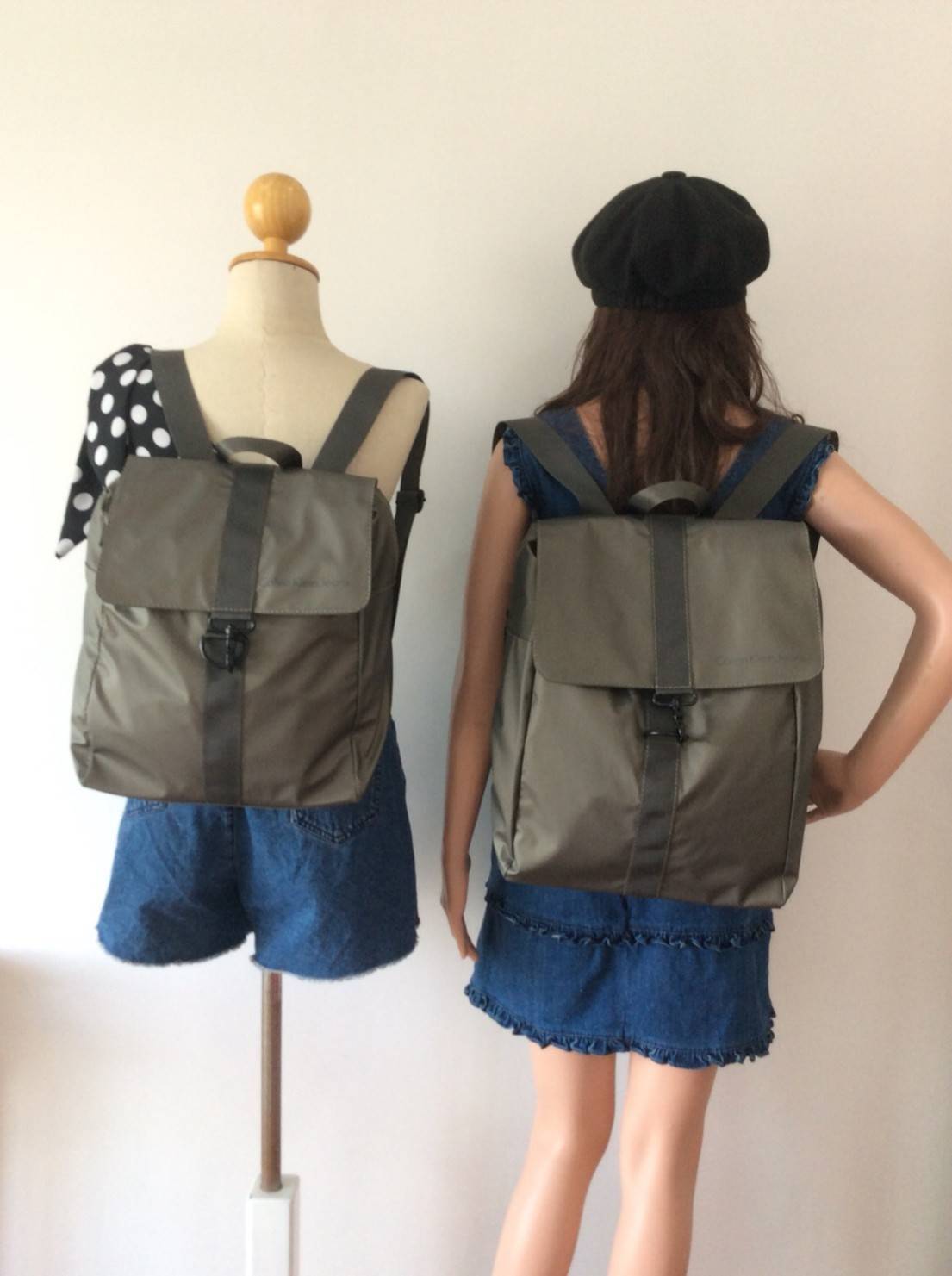 CALVIN KLEIN JEANS NYLON BACKPACK กระเป๋าสะพายเป้มี 2 size ให้เลือกตามการใช้งาน วัสดุ Nylon + Polyester 100% น้ำหนักเบา กันน้ำปานกลาง ด้านหน้าสกรีนโลโก้ Calvin Klein Jeans เปิดปิด 2 ชั้น ด้วยตัวล็อค เเละซิปเดียวด้าน ภายในกว้าง ใส่ A4, iPad หรือเสื้อผ้าได้