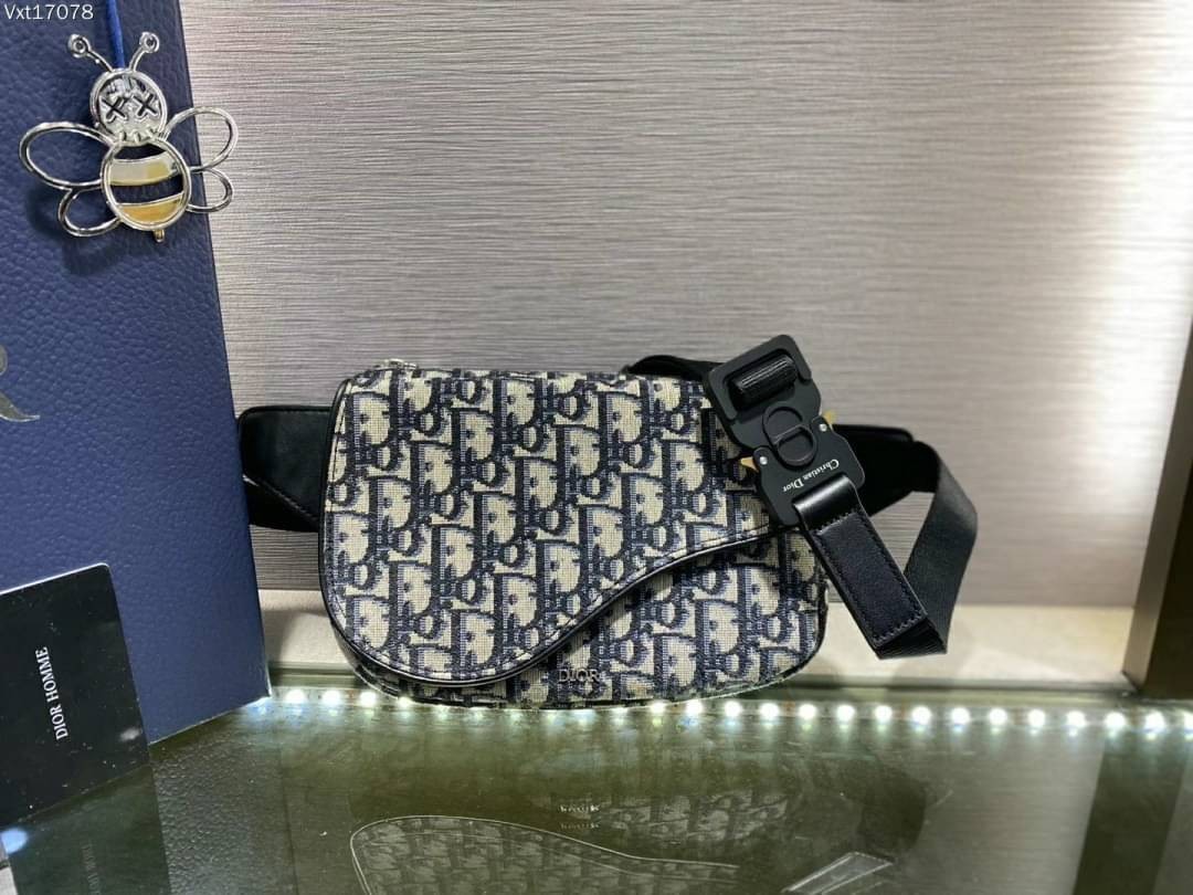 CHRISTIAN DIOR BEIGN AND OBLIQUE JACQUARD SADDLE BELT BAG / Dior Belt Bag เกรดใช้งานสลับของแท้ เกรดออริจินอล ภาพสินค้าถ่ายจากงานขายจริง ใช้งานต่างประเทศได้