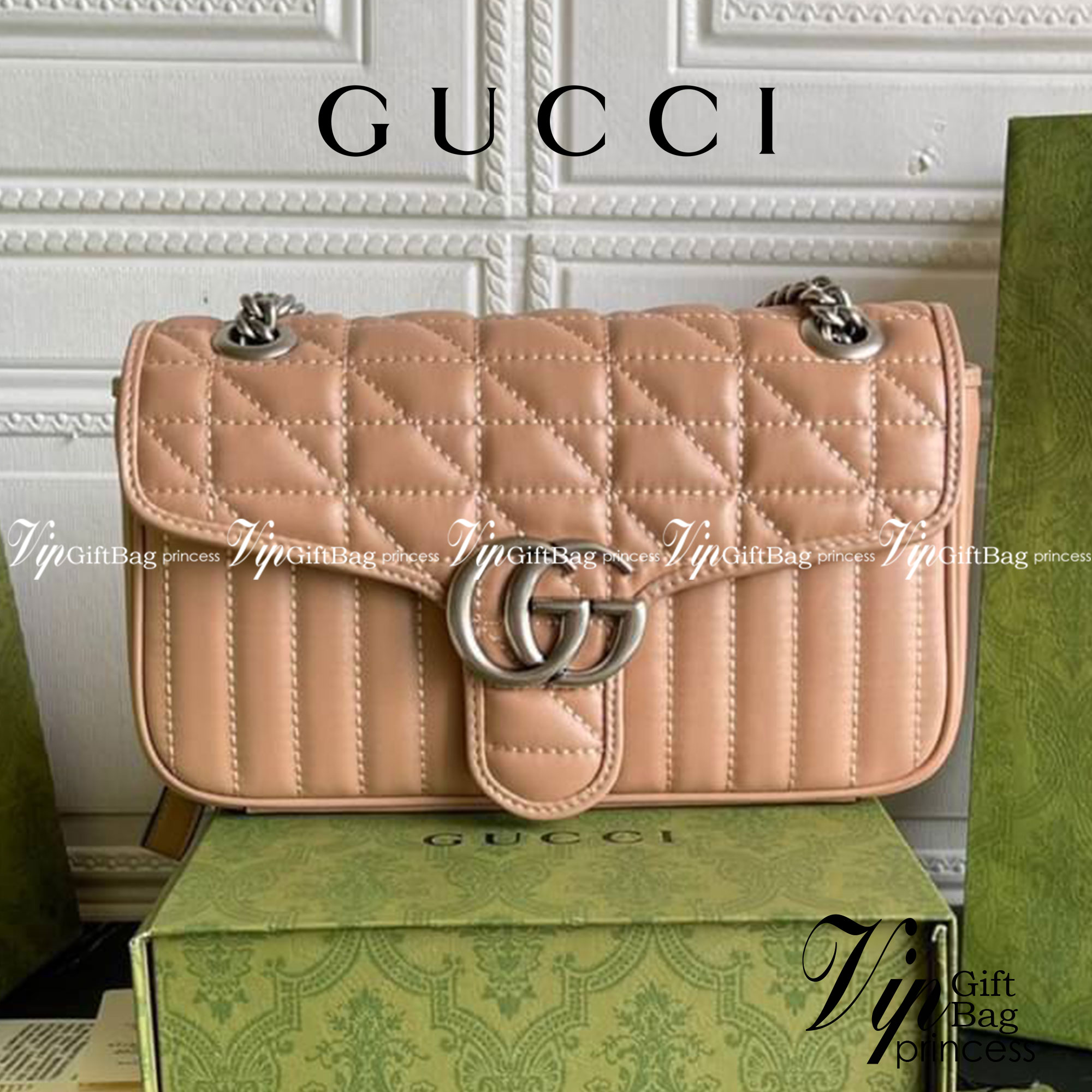 หนังแท้ 26cm GUCCI GG Marmont leather shoulder bag แบบใหม่ล่าสุด ราคานี้หนังแท้คือคุ้มมากเลยค่าสาวๆ ต้องจัดแล้วน้าา ยกระดับความหรูให้กับตัวเองกันหน่อย ด้วยกระเป๋ารุ่นนี้!! ครอสบอดี้ที่ดีไซน์หรู อัพเลเวล ในราคาที่จับต้องได้ พร้อมเสิร์ฟความสวยตรงถึงบ้านแล้ว