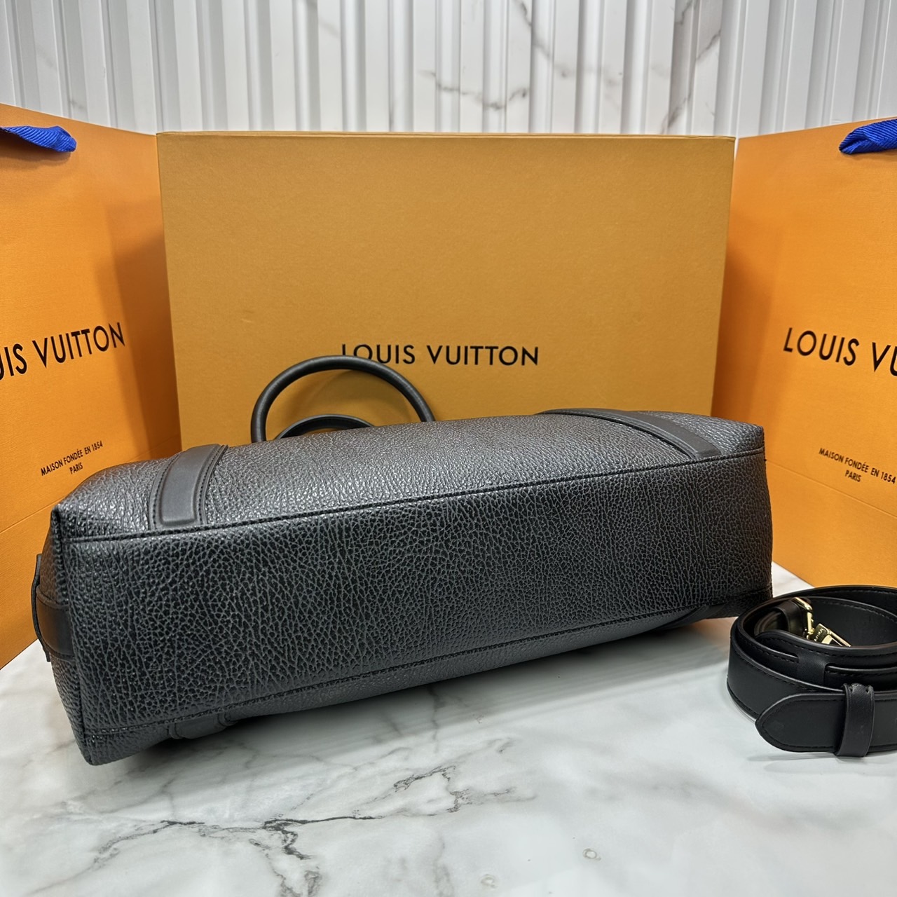 ORI หนังแท้ | LV Biker PM bag กระเป๋าสะพาย ใหม่ล่าสุดเปิดตัวโดดเด่นใน Spring -Summer 2025 ได้แรงบันดาลใจมาจากเสื้อแจ็คเก็ตไบเกอร์สุดไอคอนิก โทนสีคลาสสิกเหนือกาลเวลาไอเท็มหลักเปี่ยมสไตล์ประจำฤดูกาลนี้และในอนาคต