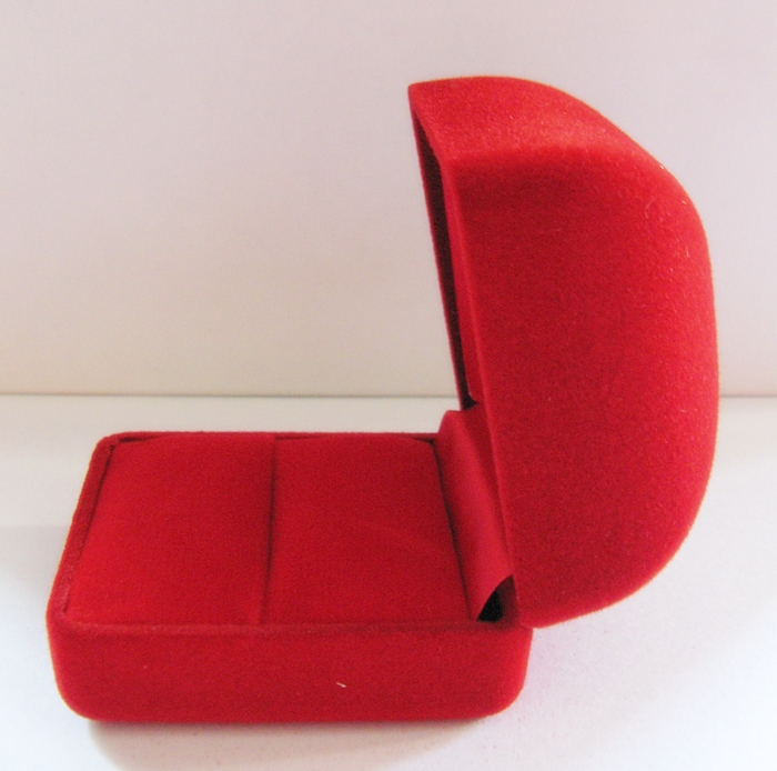 สินค้าหมดค่ะ กล่องใส่แหวนรูปสี่เหลี่ยมค่ะ