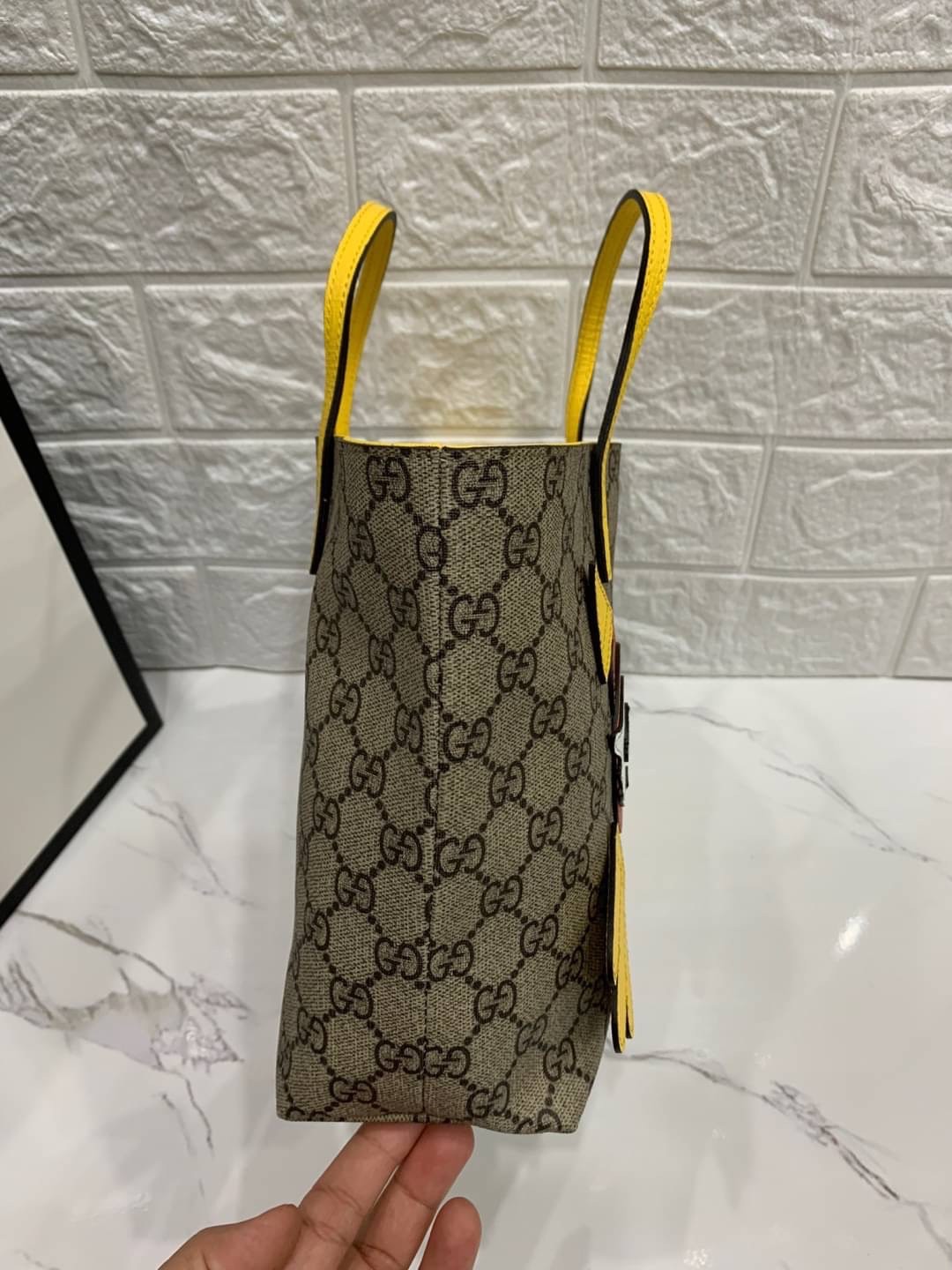 GUCCI Children's tote bag / Gucci kid tote / Gucci bag พร้อมส่งสต๊อกแน่น กับกระเป๋าโท้ทคิดท์ ไซส์น่ารักน่าใช้ ฮอตไม่หยุด เด็ดทุกดีไซน์ มีลายเข้าใหม่มากกว่าในรูปนะคะ **สินค้าเกรดออริจินอล 1:1 สลับแท้ งานสวยตามรูป ภาพถ่ายจากงานขายจริง ใช้งานต่างประเทศไ