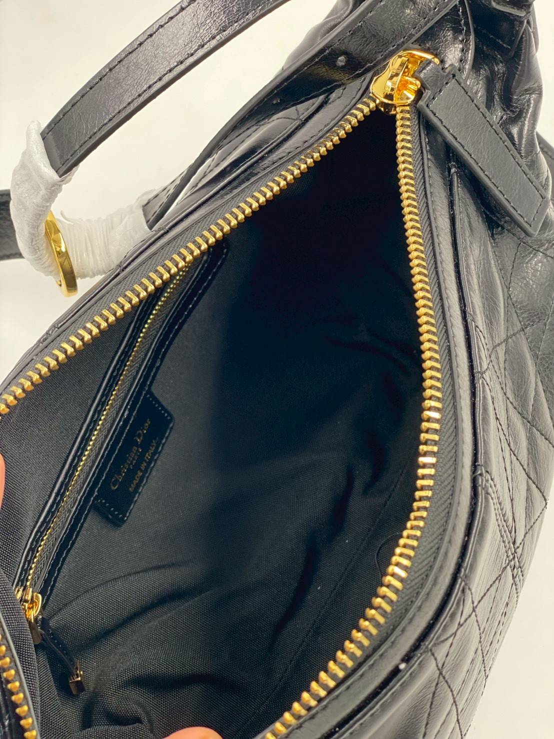 ORI หนังแท้ | DIOR D-Journey Bag กระเป๋าสะพายนิยามใหม่ดีไซน์ทันสมัย โดดเด่นด้วยรูปทรงโฮโบที่มาพร้อมกับดีไซน์ที่นุ่มนวลและทันสมัย พร้อมกับช่องใส่ของแบบติดซิป