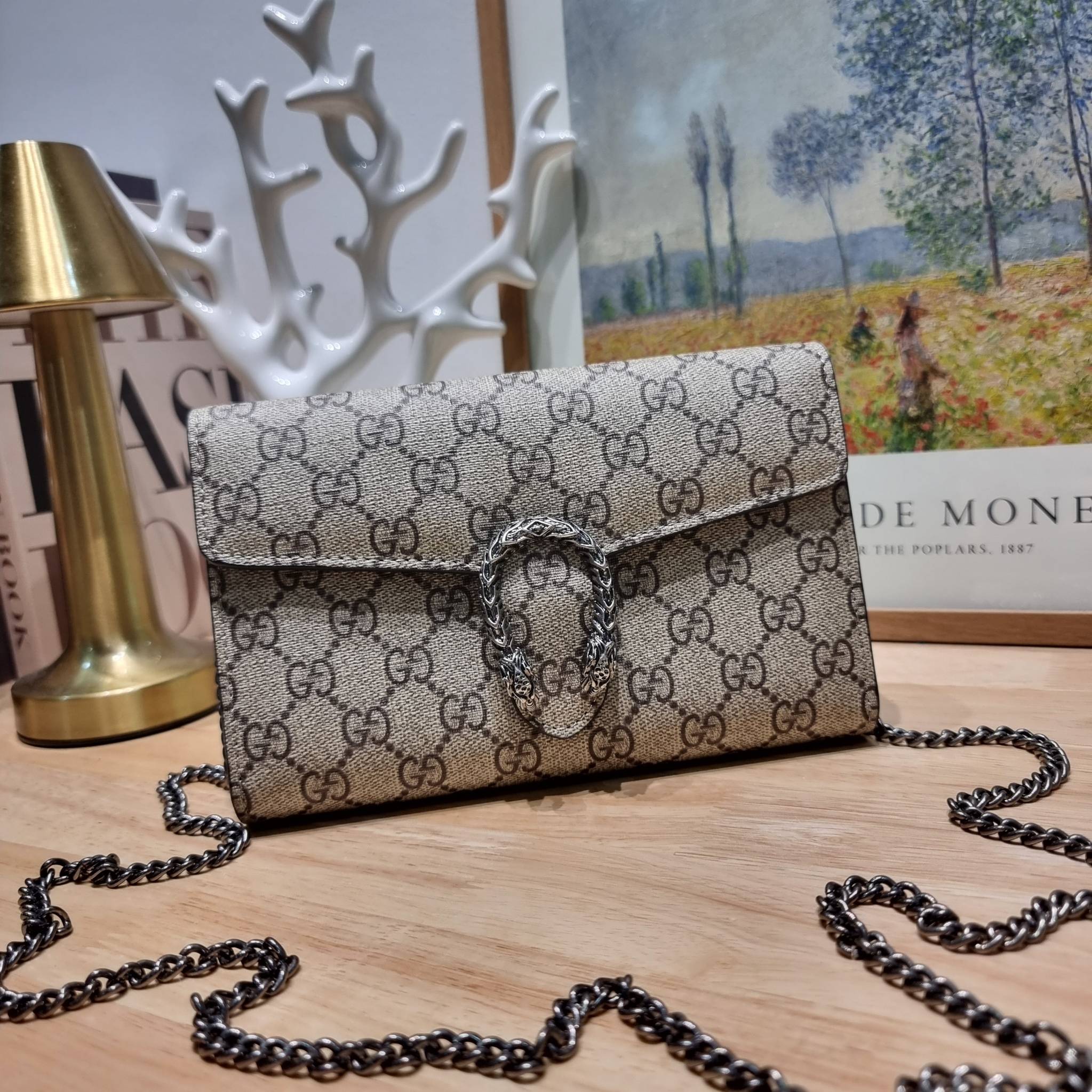 Dionysus GG Supreme chain wallet / Gucci woc dionysus chain bag พร้อมส่ง กระเป๋าสะพาย crossbody คลาสสิควินเทจ ดึงดูดและสะกดสายตาด้วยอะไหล่ดีเทลหรูรูปหัวสิงโต ถือเป็นคลัชท์ หรือสะพายก็อัพลุคหรูได้อีก