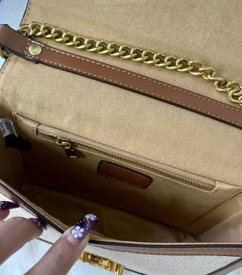 CELINE TRIOMPHE BAG VIP GIFT WITH PURCHASE (GWP) พรีเมี่ยมกิ๊ฟ Limited Edition จาก CELINE PERFUME DUTYFREE COUNTER วัสดุ Textile Canvas & CalfSkin ดีไซน์ทรงสี่เหลี่ยมผืนผ้า อะไหล่ทอง ด้านหน้าปักโลโก้แบรนด์เด่นชัด ด้านหลังมีช่องสำหรับใส่ของอีก 1 ช่อง สายสะ