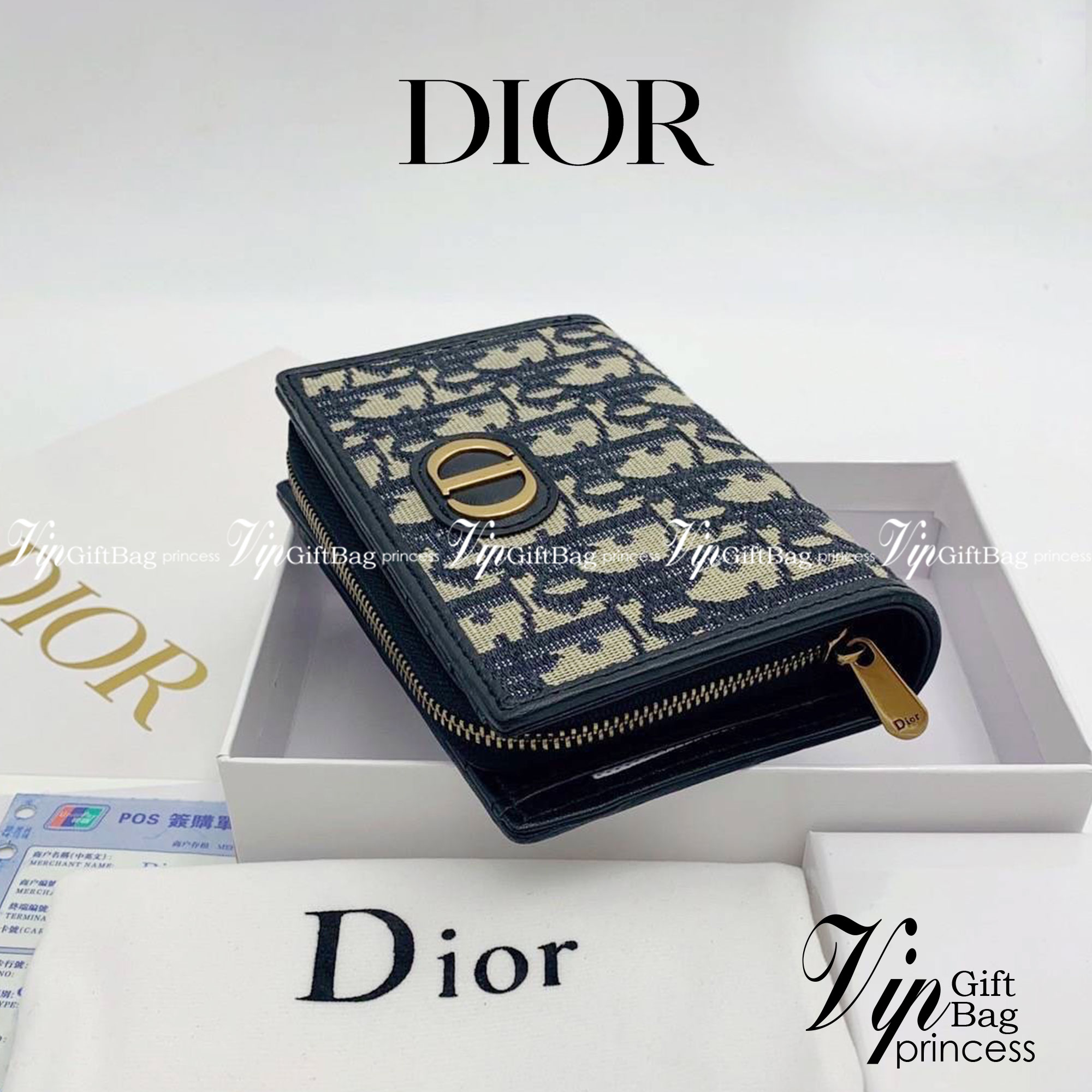 DIOR Zipped Wallet jacquard leather / DIOR Card Holder กระเป๋าสตางค์ ใบกลางแบรนด์หรู พร้อมช่องซิปกลาง ใส่บัตร ใส่ธนบัตรได้เยอะ ครบจบในใบเดียว พร้อมส่งที่ไทย ภาพสินค้าถ่ายจากงานขายจริง ใช้งานต่างประเทศได้