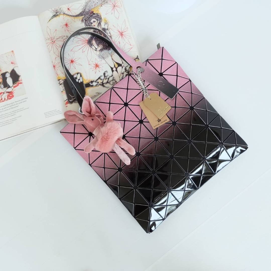 David Jones รุ่น Candy color ใบนี้ มาพร้อมกับน้องกระต่าย สีเข้า set กับกระเป๋าคะ