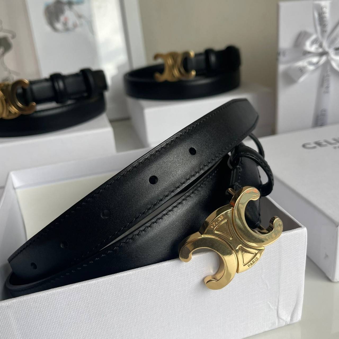 หนังแท้ CELINE BELT LOGO 25MM / Celine Vintage Logo Leather Belt ออริจินอลเกรด 1:1 หนังแท้ หัวเข็มขัดโลโก้แบรนด์แบบ 3D Vintage สีทอง ปั้มโลโก้คมชัดคล้ายของจริง สายปรับระดับได้ในดีไซน์เรียบหรูเข้ากับทุกลุ๊คใช้ได้ทั้งชายหญิง สินค้ามาพร้อม Original Package ม
