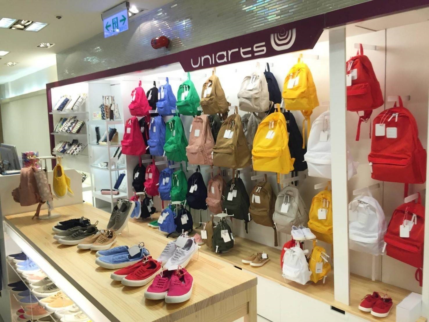 Cilocala backpack Size S กระเป๋าแบ็คแพ็คสีหวานที่ฮิตกันอย่างมากในหมู่วัยรุ่นญี่ปุ่นและฮ่องกง ด้วยสีหวานๆ โทนพาสเทล ดีไซน์น่ารัก ทันสมัย สำหรับสาวๆ ที่ชอบเก็บของกระจุกกระจิก เพราะมีช่องด้านในเป็นแยกเป็นสัดส่วน จะสะพายไปเรียนหรือแบ็คแพ็คไปเที่ยวได้หมดเลยค่า