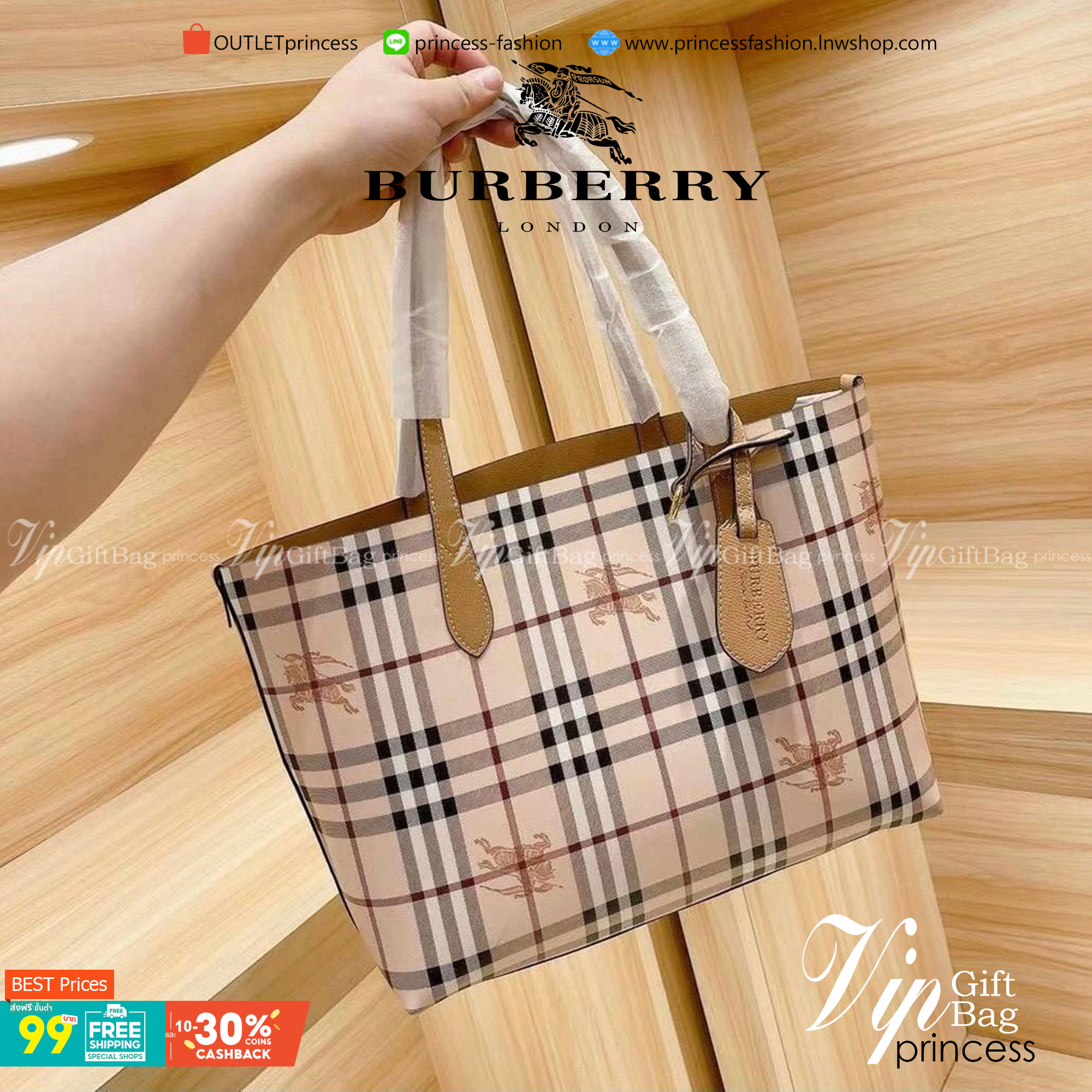 BURBERRY Leather Haymarket Check Medium Reversible Tote Bag กระเป๋าสะพายไหล่ทรงช้อปปิ้ง ทรงคลาสสิค ฮิตตลอดกาล ทรงสวยขนาดกำลังดี ตัวกระเป๋า วัสดุหนัง Pu ด้านหน้าติดโลโก้แบรนด์ ด้านในเป็นลายแรนด์ **สามารถใช้ได้ทั้ง2ฝั่ง ประดับด้วยป้ายแท็คหนัง ภายในช่องหลัก 