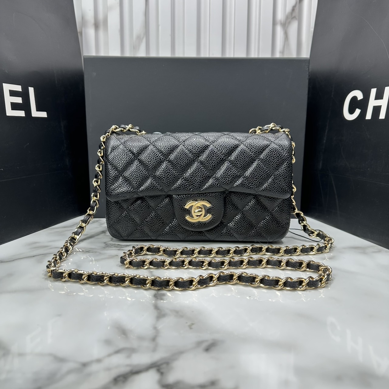ORI หนังแท้ | CHANEL Classic 20cm shoulder bag กระเป๋าสะพายรุ่นยอดนิยม หรูหราระดับตำนาน สวยงามเหนือกาลเวลา