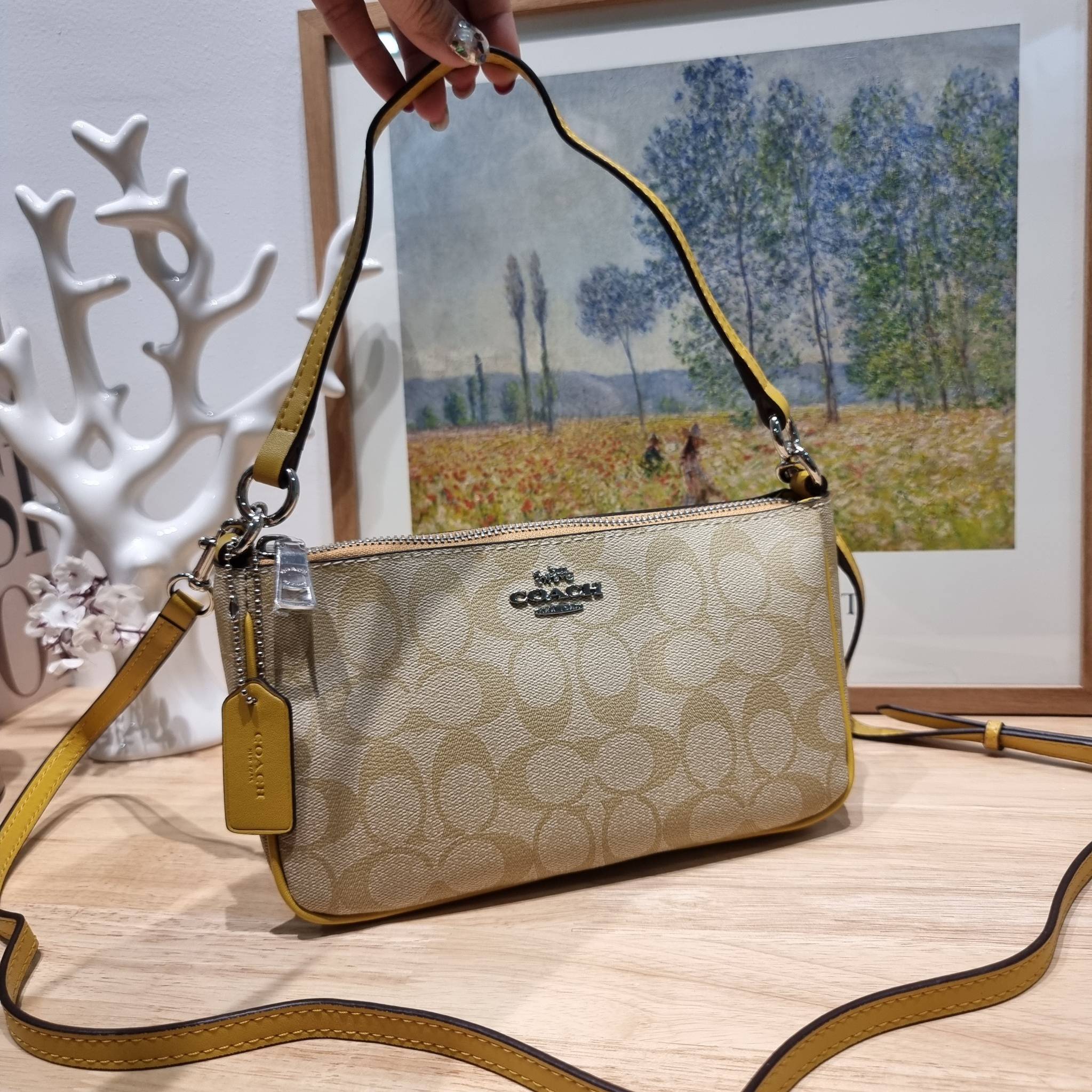 COACH TOP HANDLE POUCH F58321 พร้อมส่ง 9 สี กระเป๋าทรงพอช ยอดฮิต ยกขึ้นแท่น ด้วยดีไซน์ที่ออกมาให้ใช้งานได้ง่าย ขนาดกำลังเหมาะ