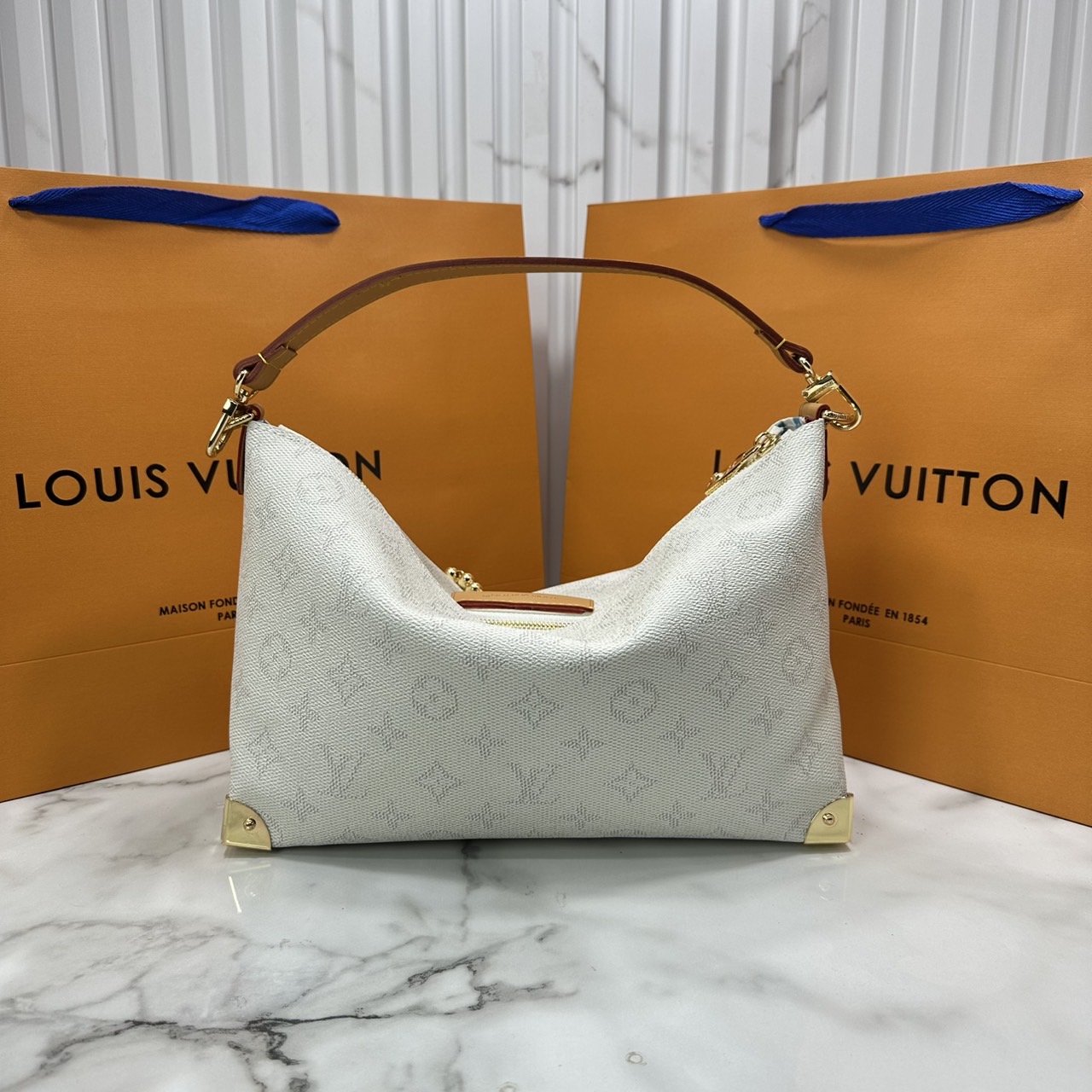 ORI หนังแท้ | LV Bobo Trunk bag Monogram Heritage Canvas / LV Hobob Bag กระเป๋าถือ กระเป๋าสะพายทรงโฮโบ ไอเท็มใหม่ล่าสุดจากตระกูล Trunk รังสรรค์จาก Monogram Heritage แคนวาส มุมกระเป๋าที่ได้แรงบันดาลใจจากทรังก์
