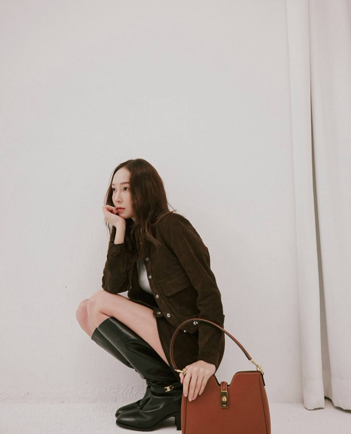 CELINE SMALL CAMILLE 16 SOFT BAG IN SMOOTH LEATHER กระเป๋าทรงโฮโบที่ตัวแม่ตัวมัมใช้กันเยอะสุดๆ ด้วยรูปทรงยอดนิยม สะดวกใช้ด้วยอะไหล่บิดล็อค สีทองสวยโดดเด่น