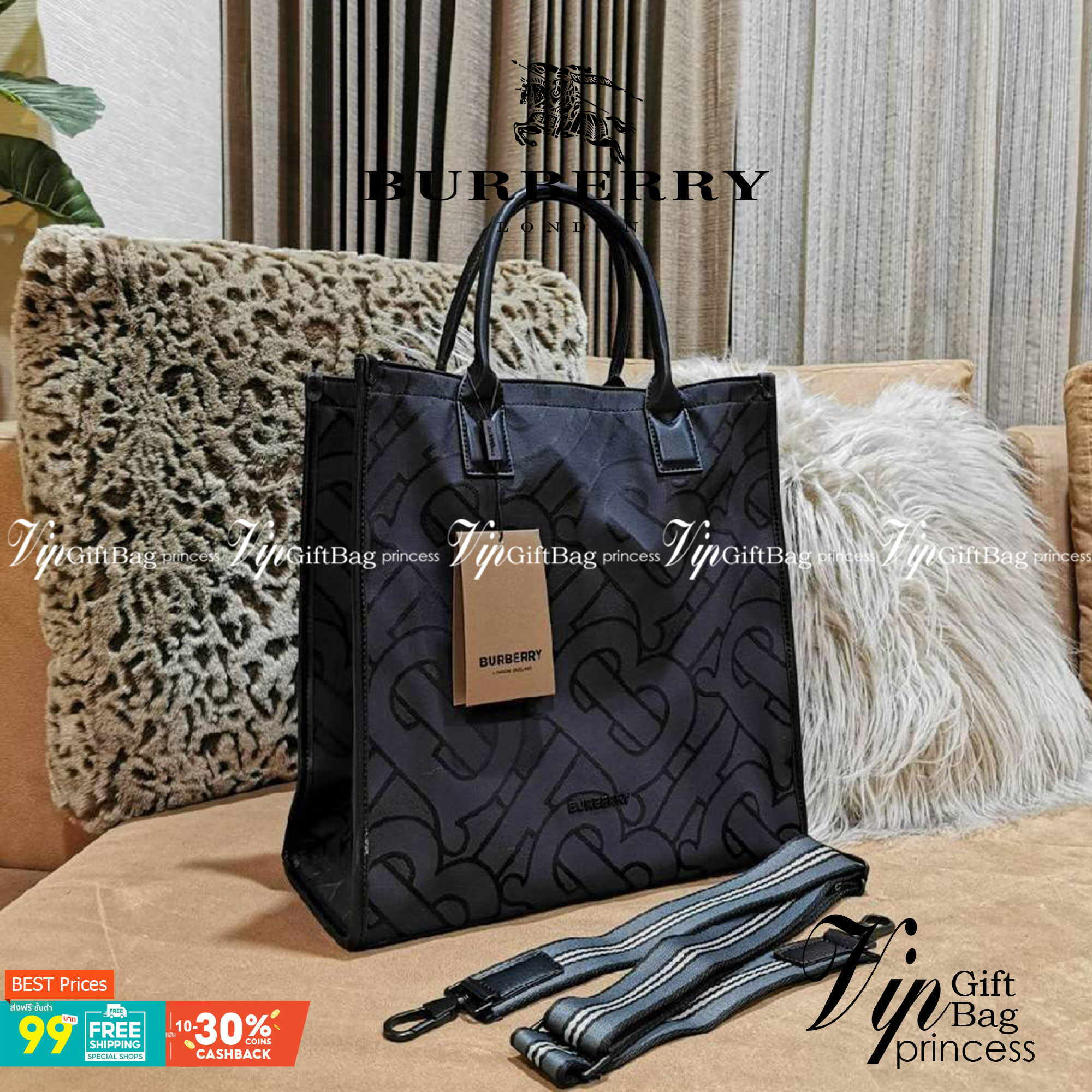 VIP 】ห้ามพลาด! พร้อมส่ง Rare Items! NEW ARRIVAL! BURBERRY FRAGRANCES MONOGRAM TOTE BAG VIP GIFT WITH PURCHASE (GWP) Limited Edition จาก BURBERRY PURFUME COUNTER วัสดุหนังแท้และ POLYAMIDE ขึ้นลาย TB Monogram ประดับโลโก้ด้านหน้า ใบใหญ่จุใจ ใส่หนังสือ เอกสาร